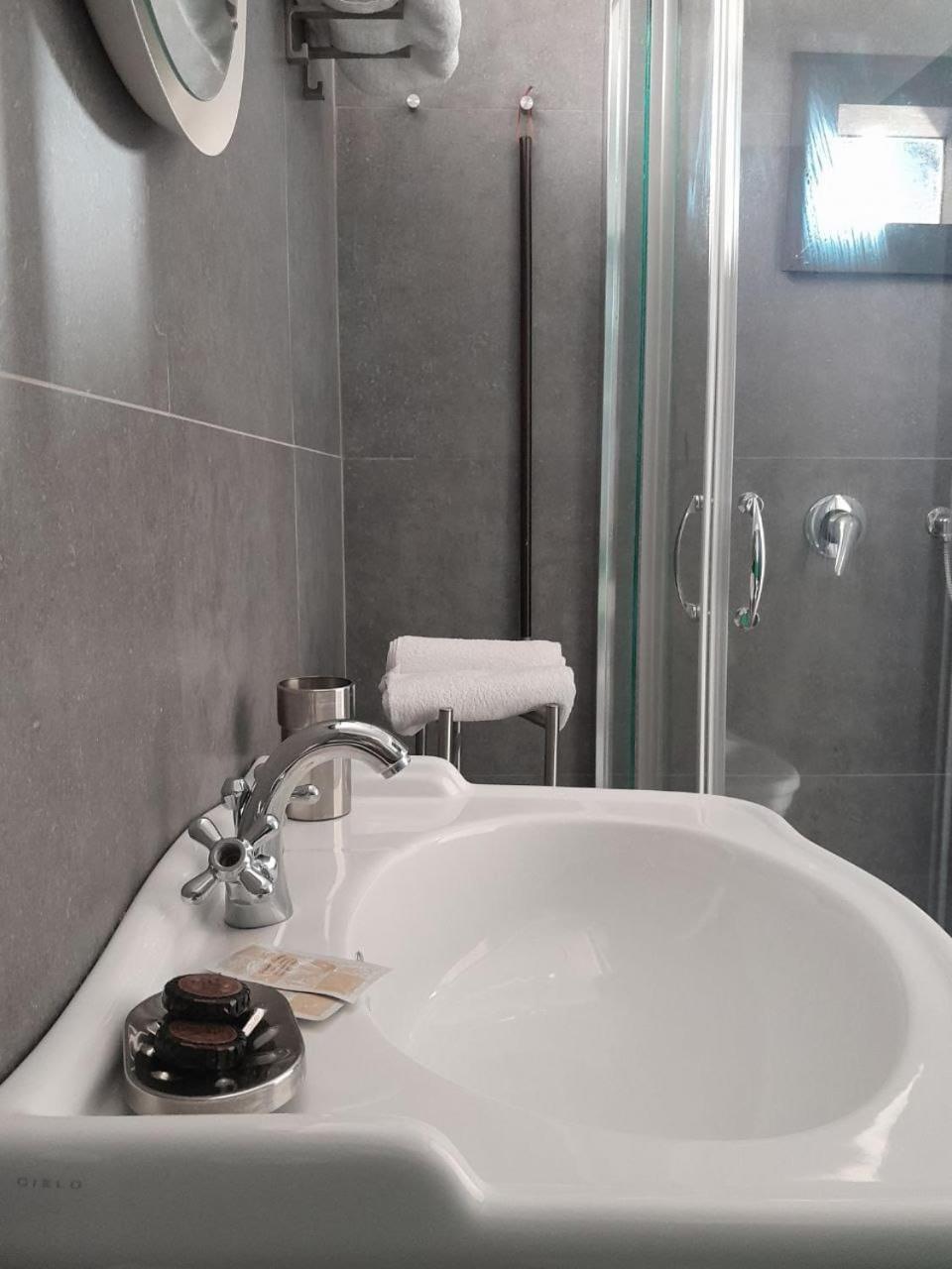 Deluxe Suite with Sea View photo 2