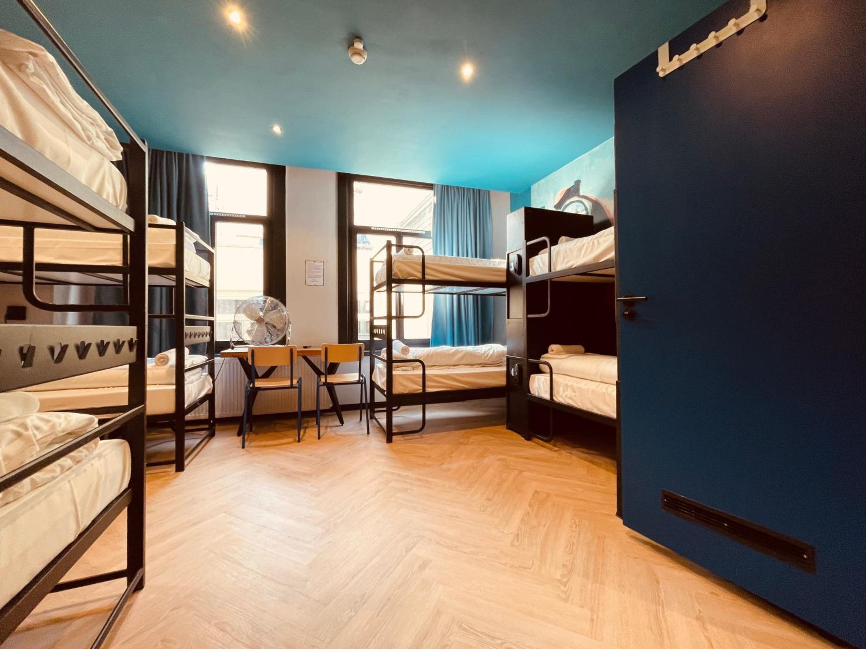 Private Room (8 Adults)