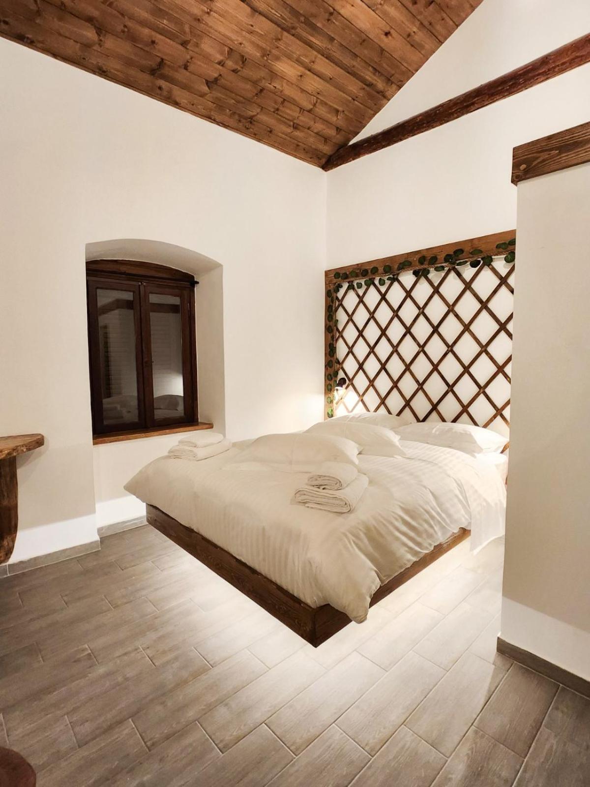 Deluxe Double Room with Side Sea View photo 1