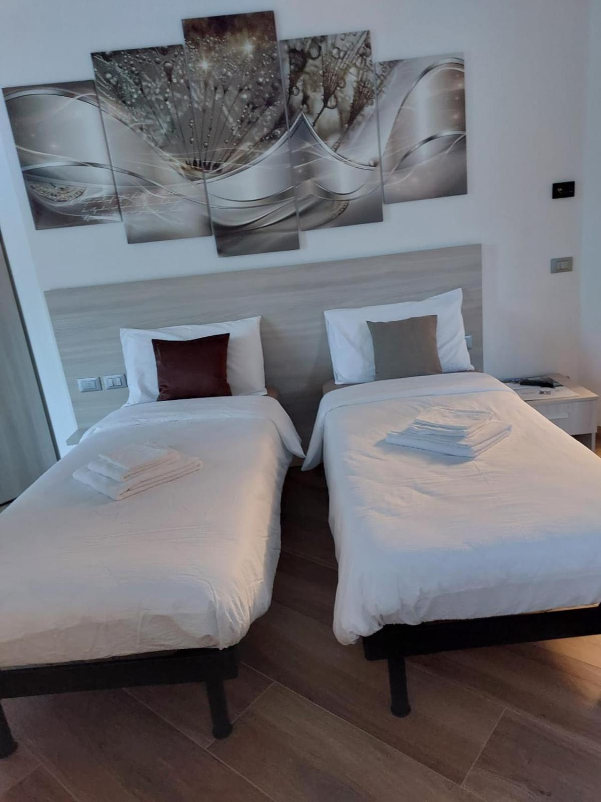Standard Double or Twin Room with Balcony - Photo 2