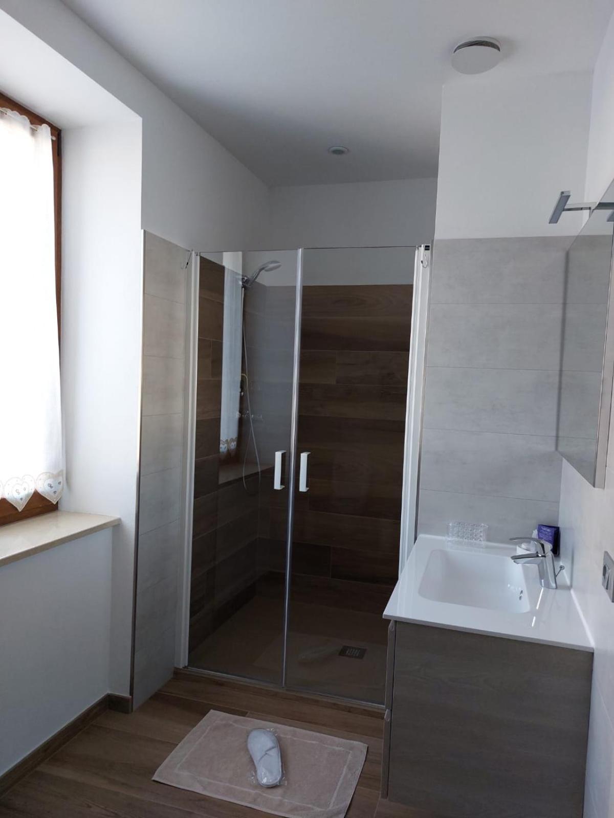 Standard Double or Twin Room with Balcony - Photo 4