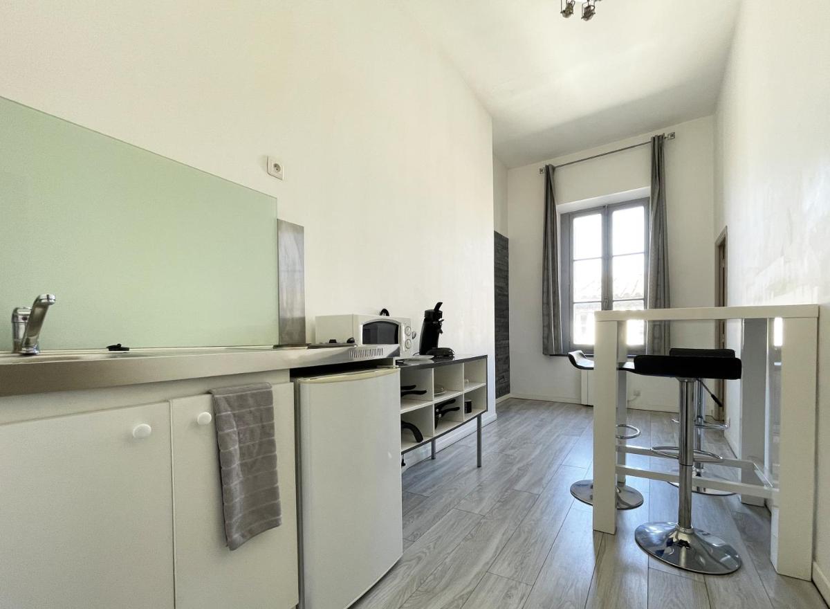 One-Bedroom Apartment photo 2