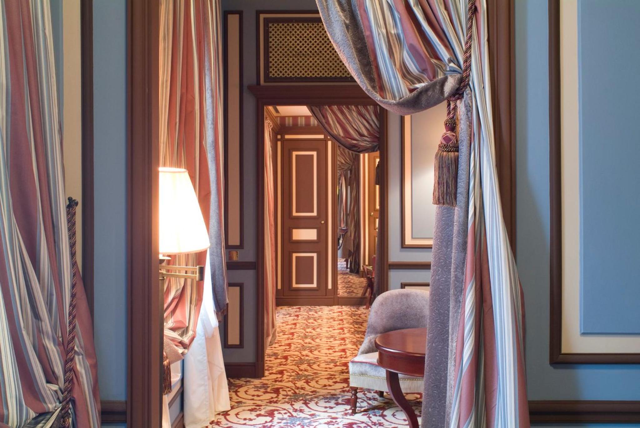 King Suite with Wine Bar - Photo 2