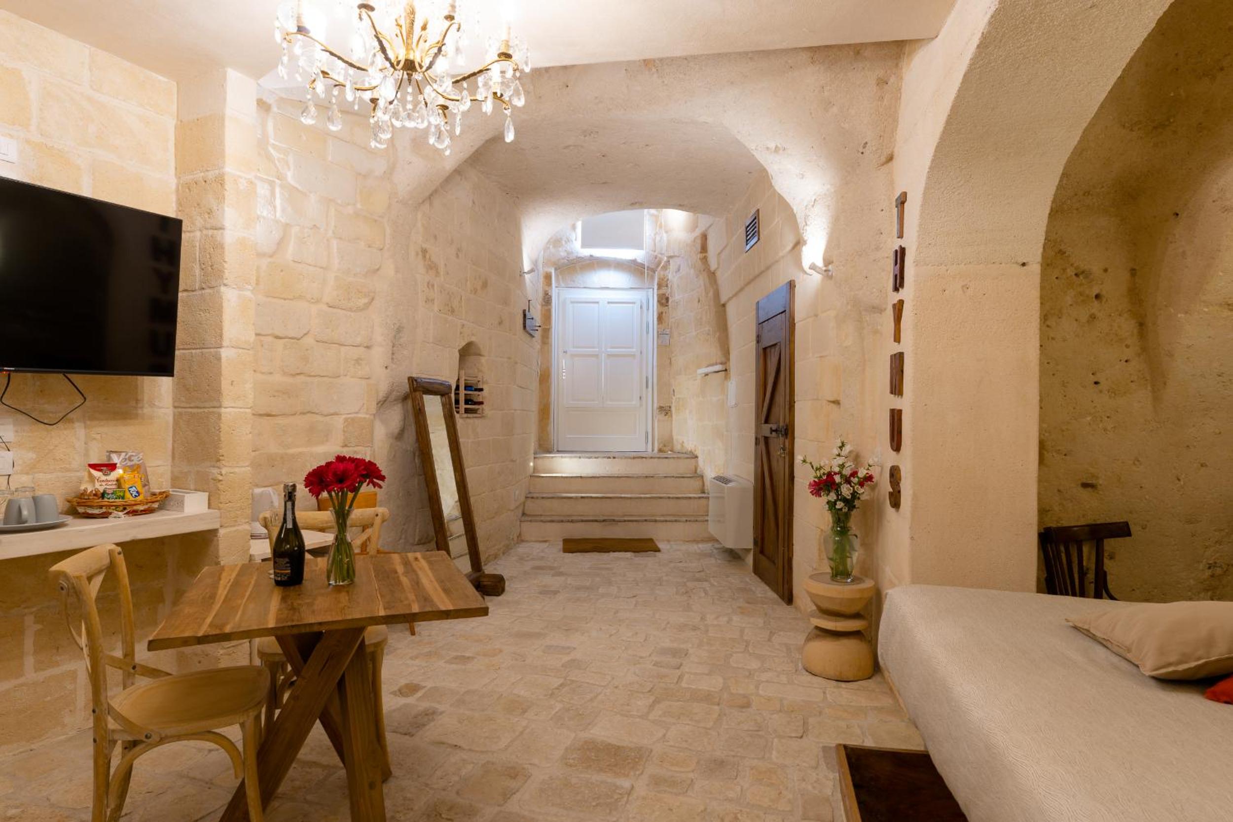 Deluxe Suite with Spa Bath - Cave photo 3