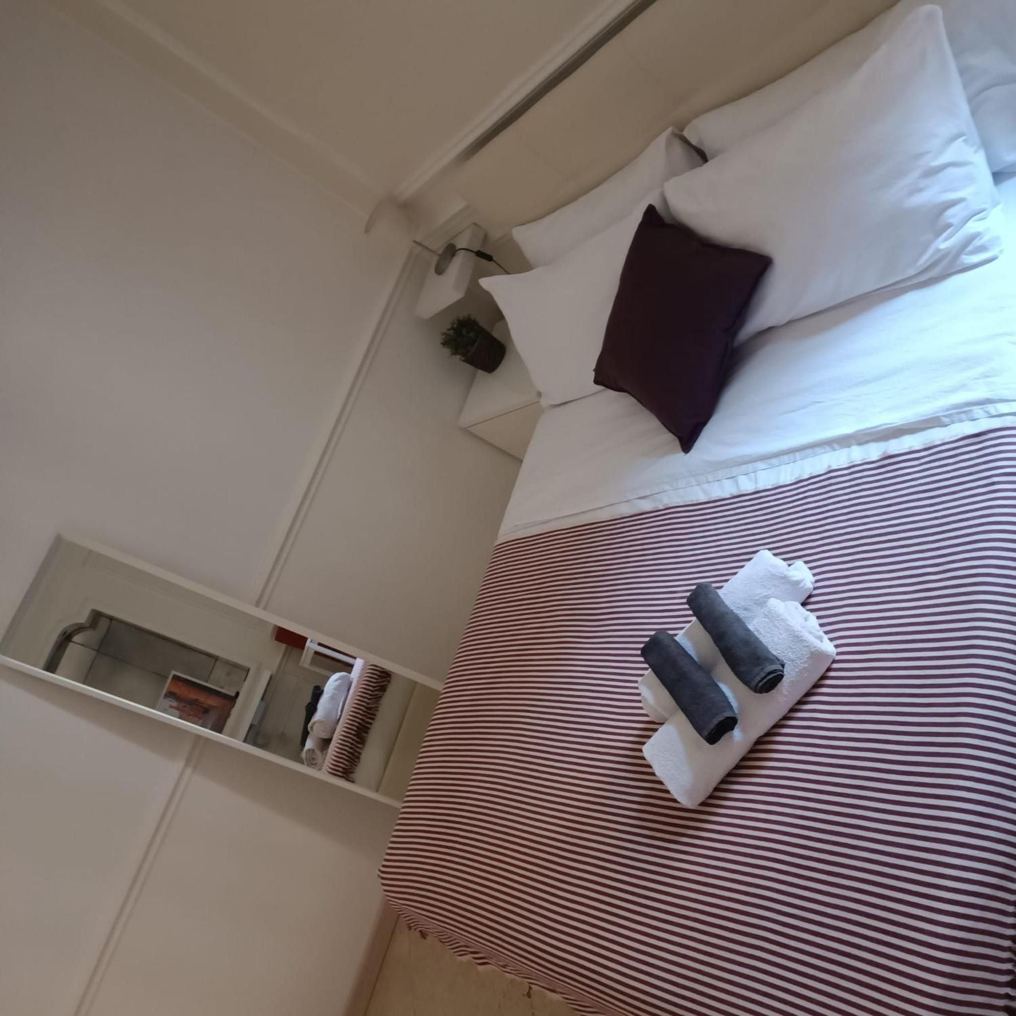 Triple Room with External Private Bathroom