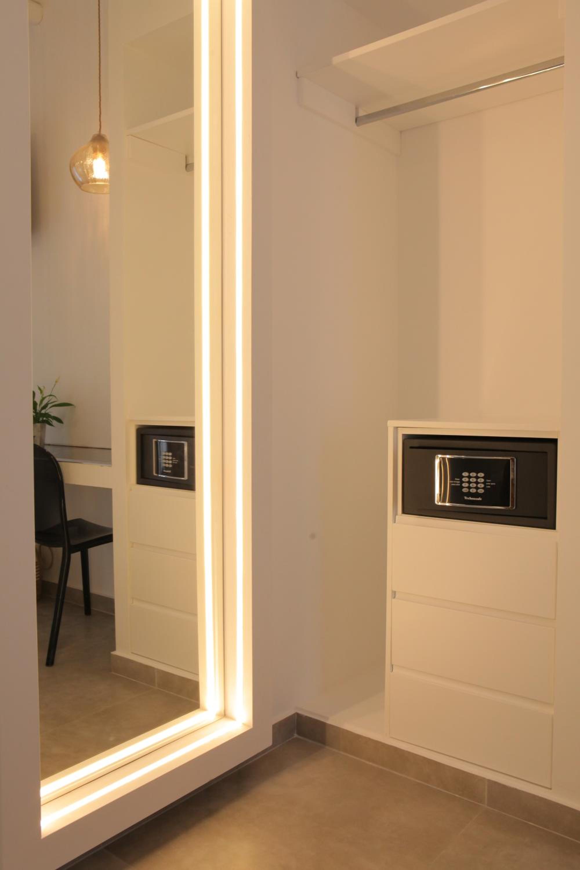 Deluxe Double Room with Balcony and Sea View - Photo 5