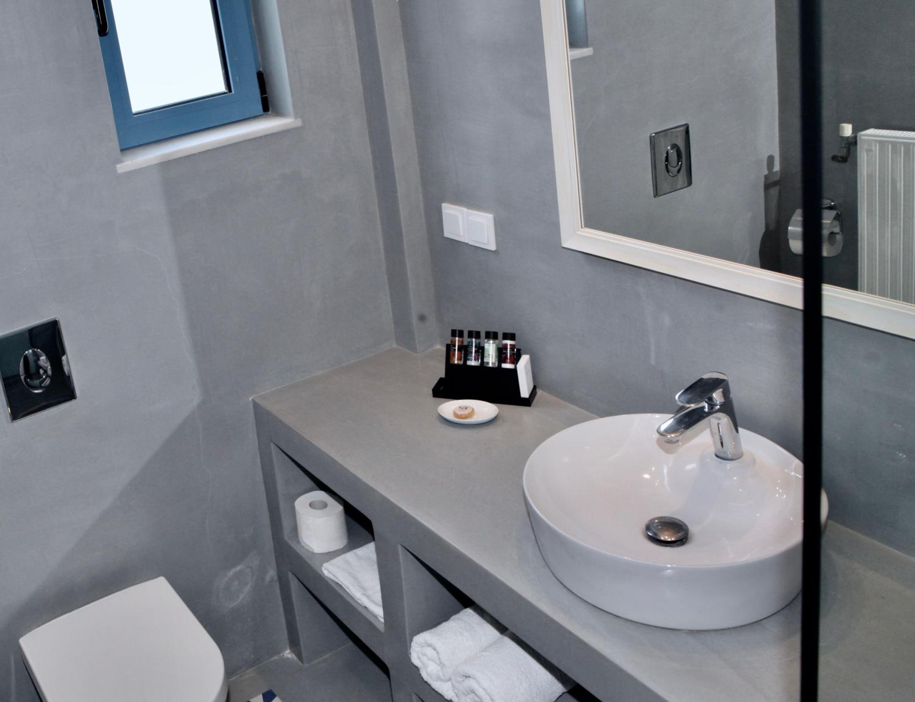 Deluxe Double or Twin Room with Pool View photo 3