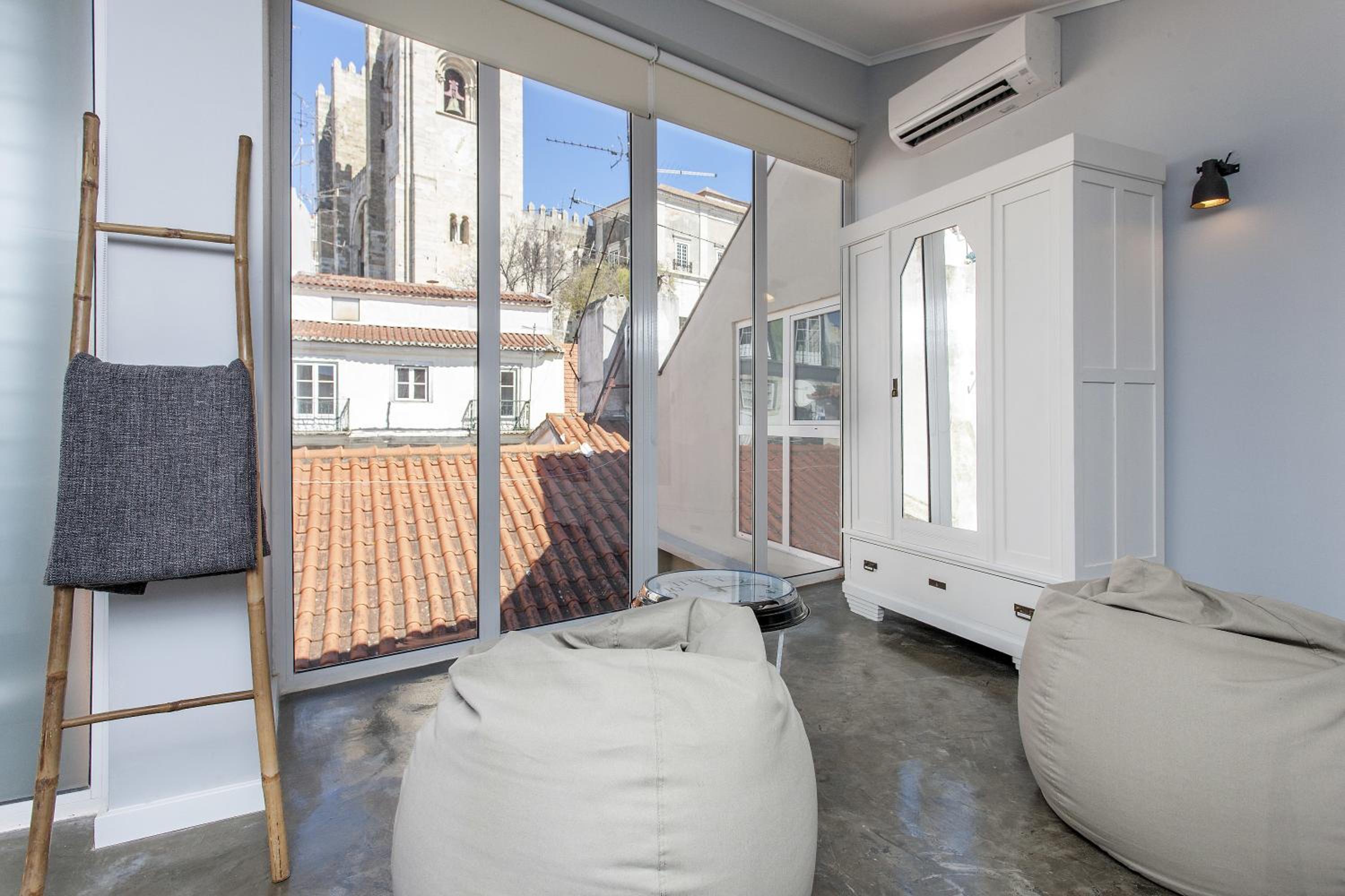 Family Suite with Kitchenette and City View photo 3
