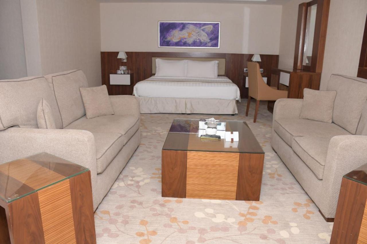 Deluxe One-Bedroom Suite
