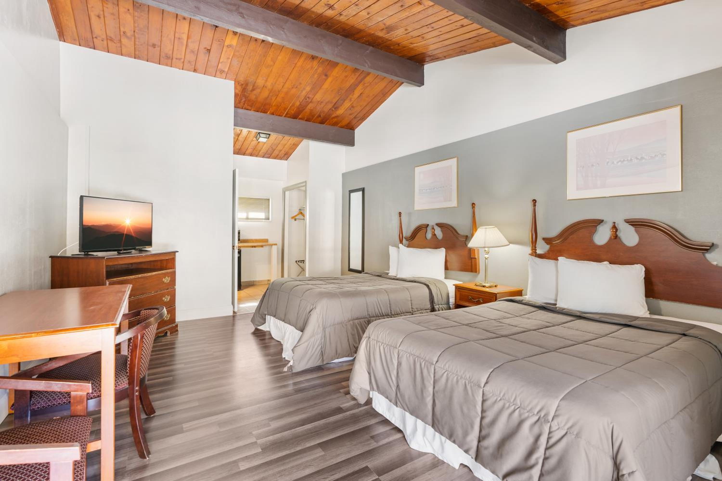 Superior Deluxe Double or Twin Room  photo 2