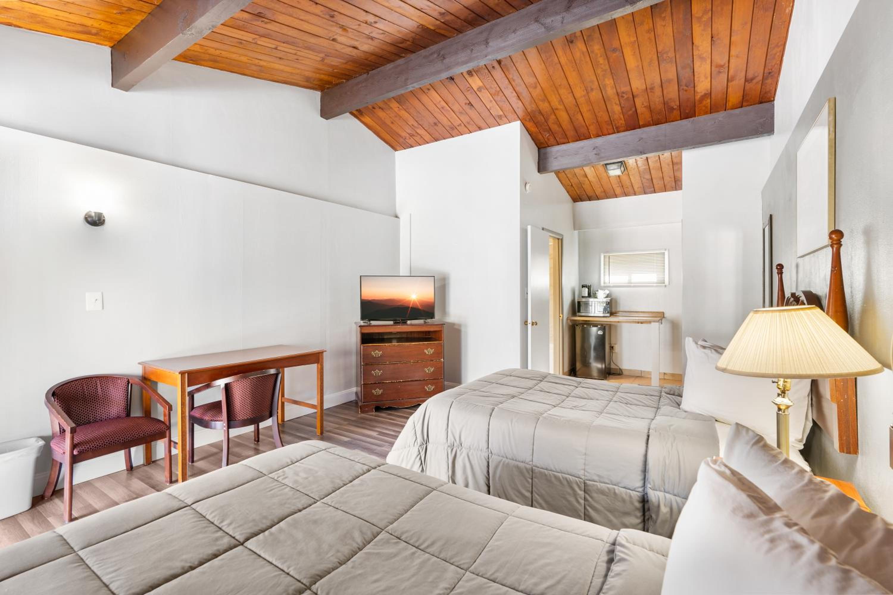 Superior Deluxe Double or Twin Room  photo 3