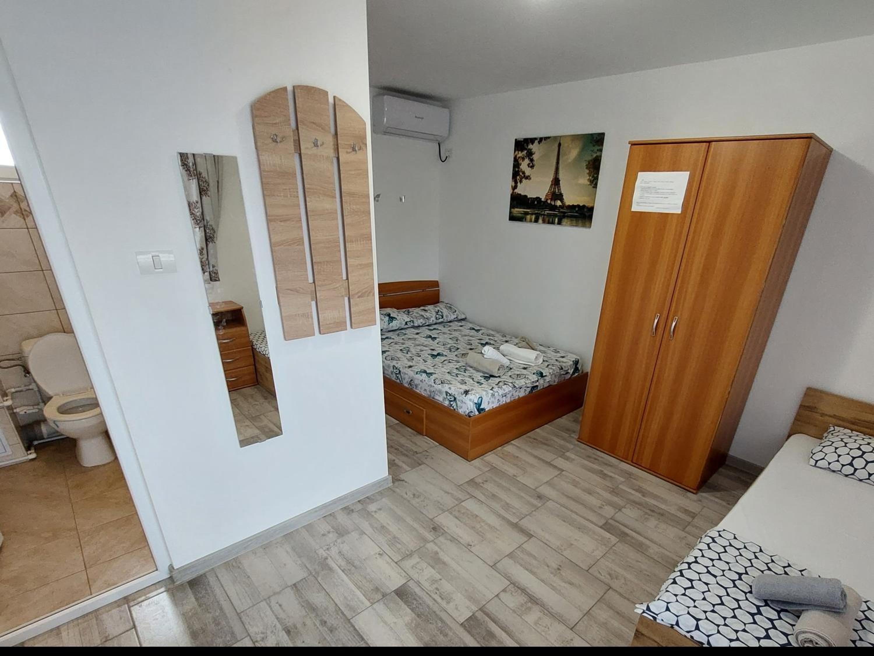 Economy Triple Room photo 1