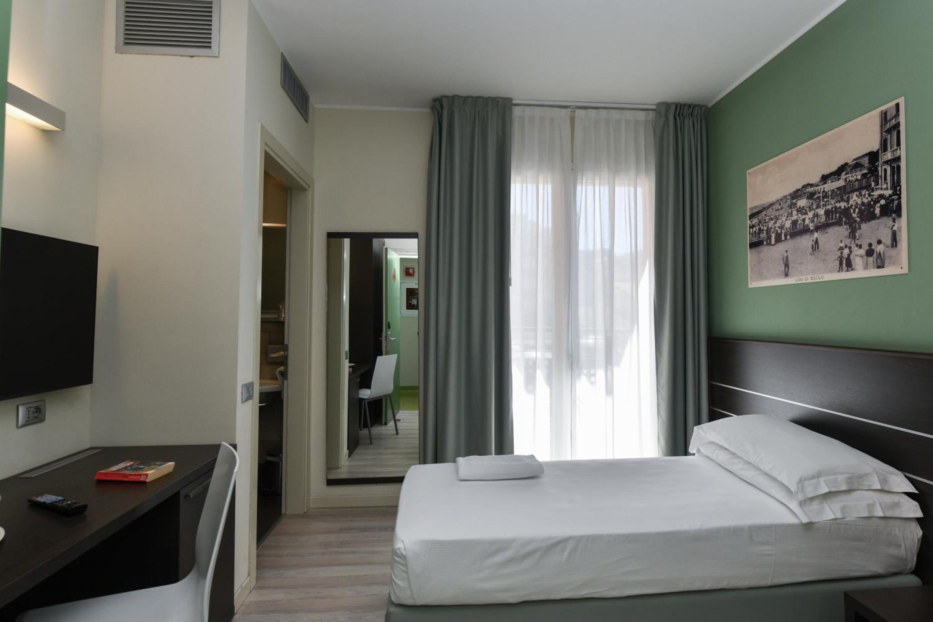 Single Room photo 1