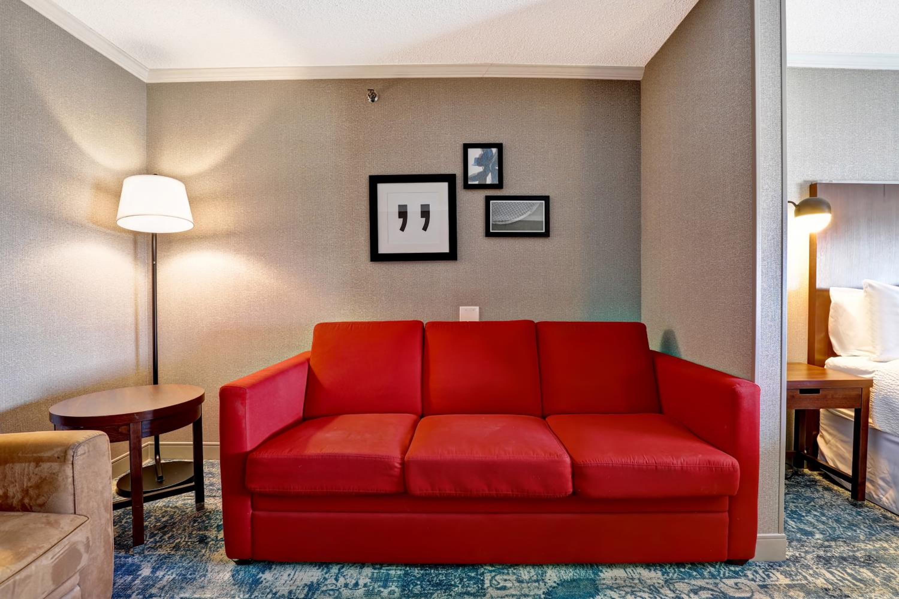 Deluxe King Room with Sofa Bed-double - Photo 5