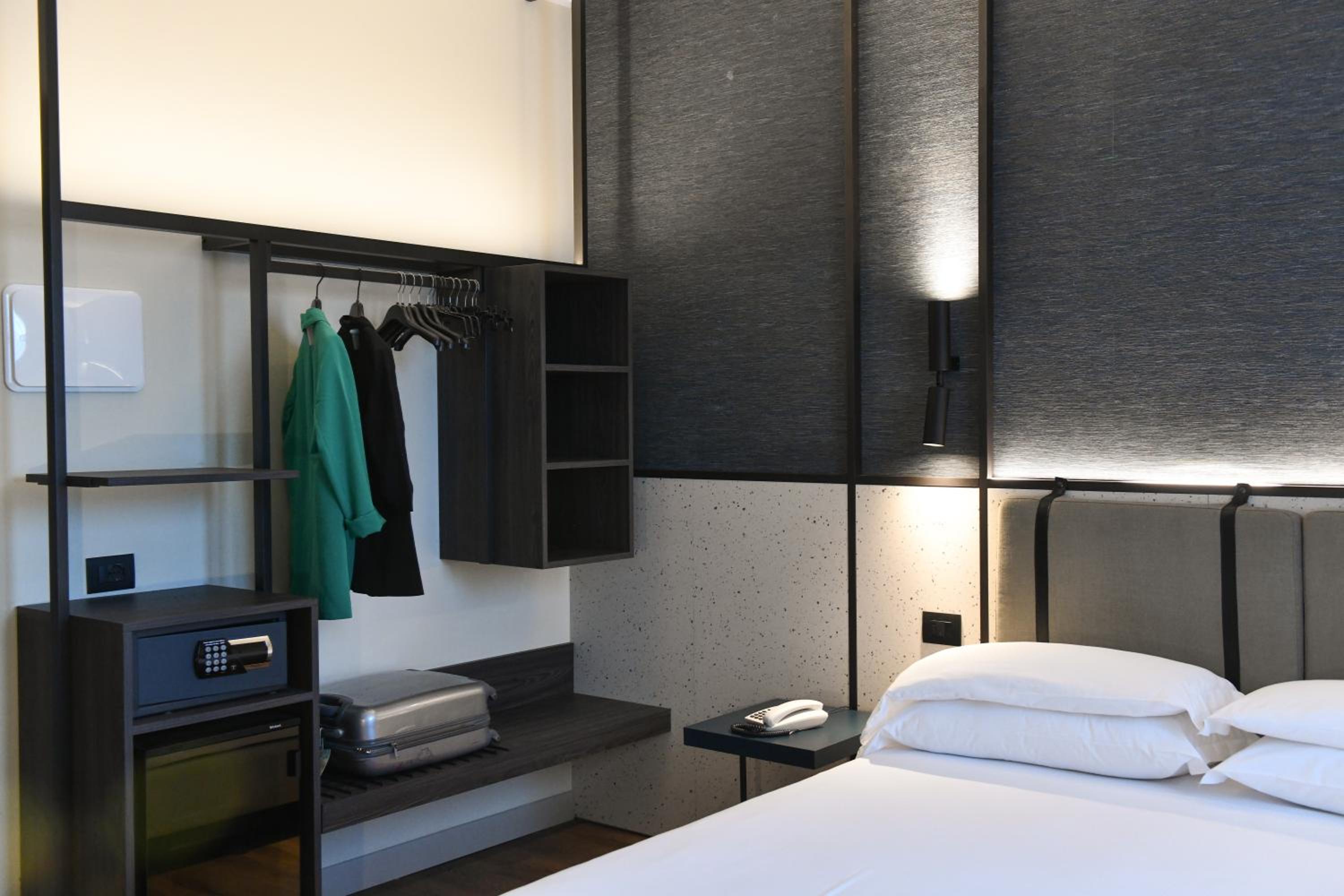 Superior Double or Twin Room with Balcony photo 3