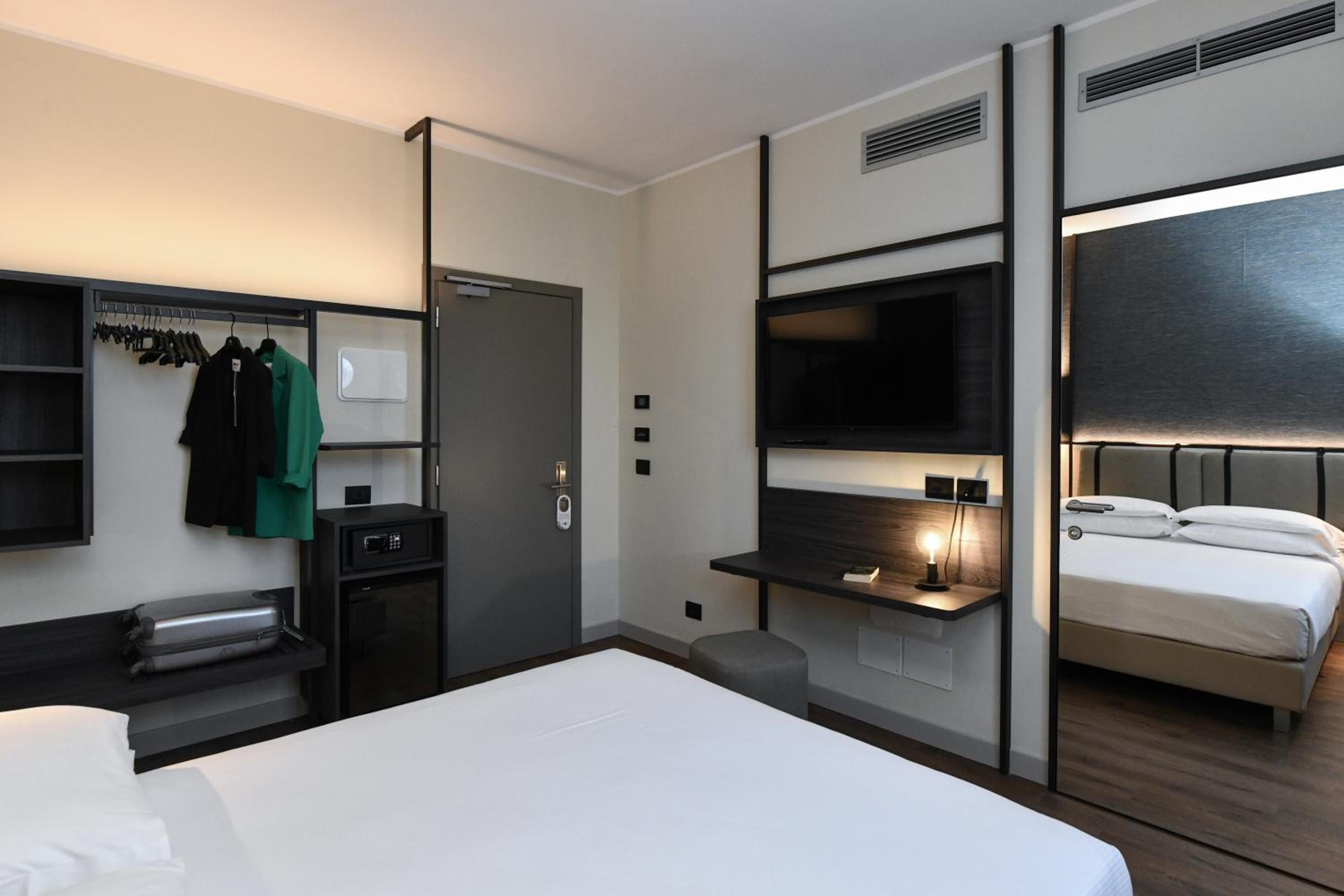 Superior Double or Twin Room photo 1