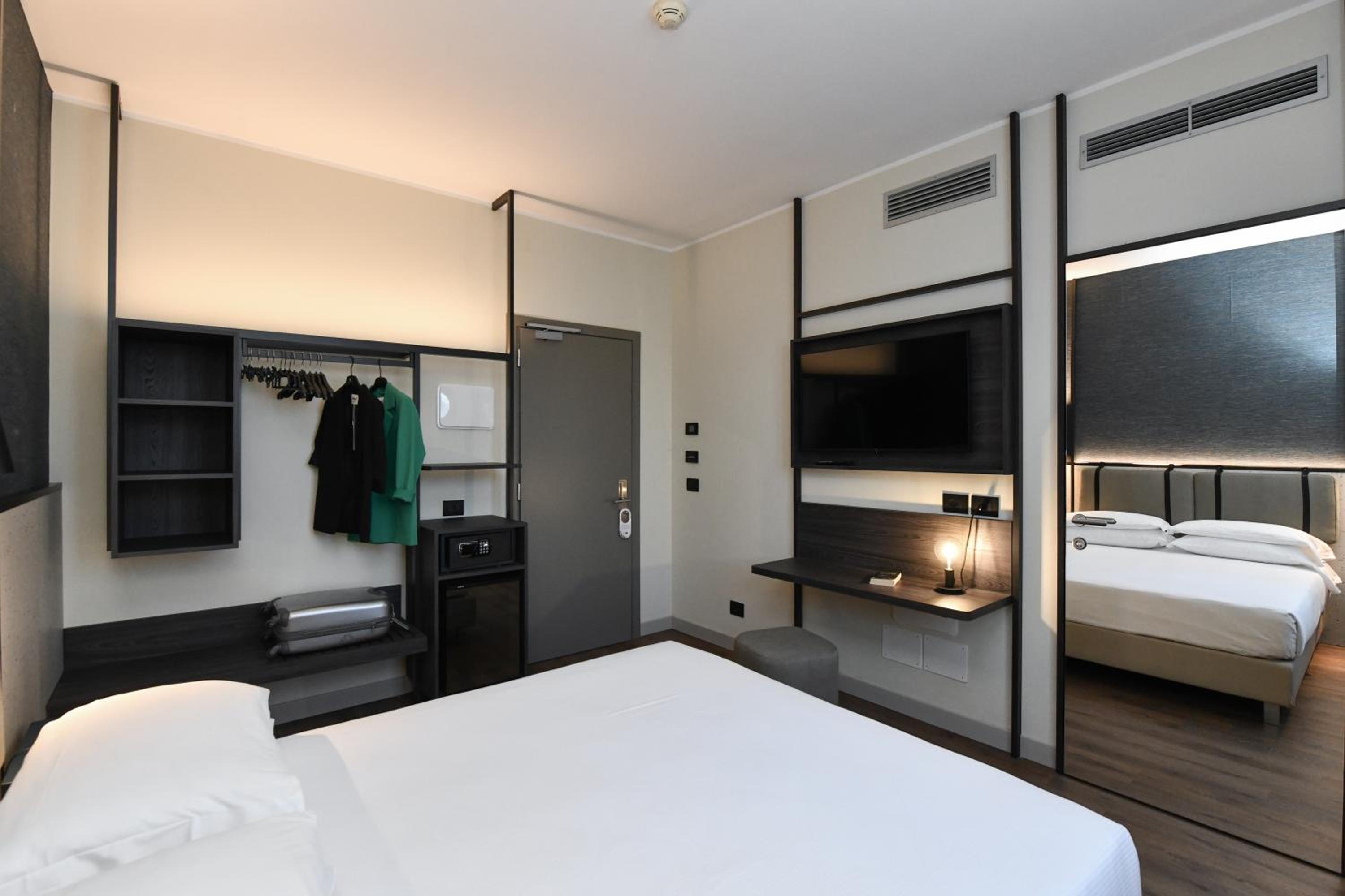 Superior Double or Twin Room photo 3