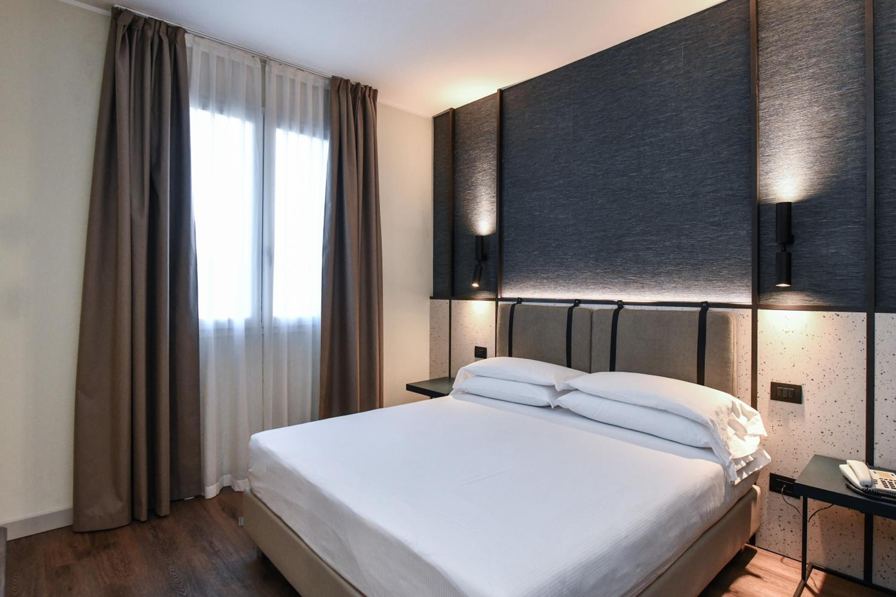 Superior Double or Twin Room photo 2