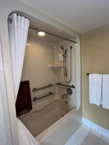 King Room - Accessible/Non-Smoking - Photo 4
