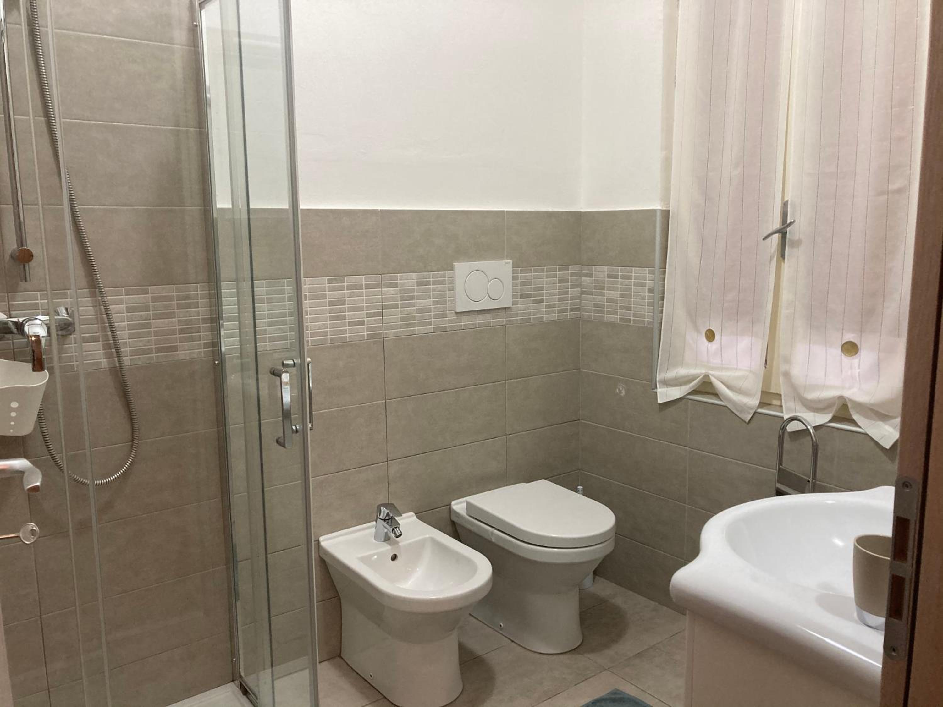 Standard Double Room - Photo 7