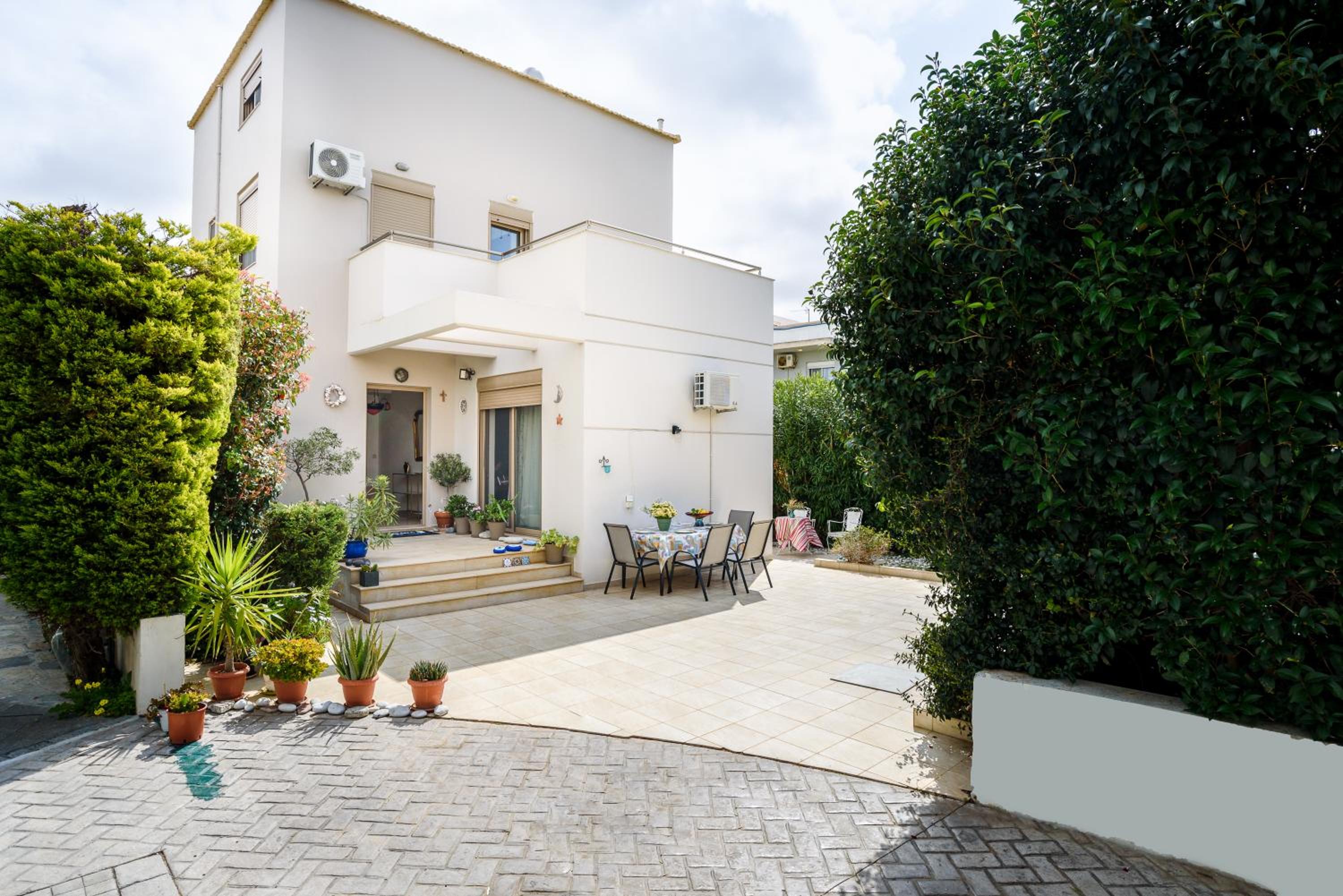 Three-Bedroom Villa photo 2