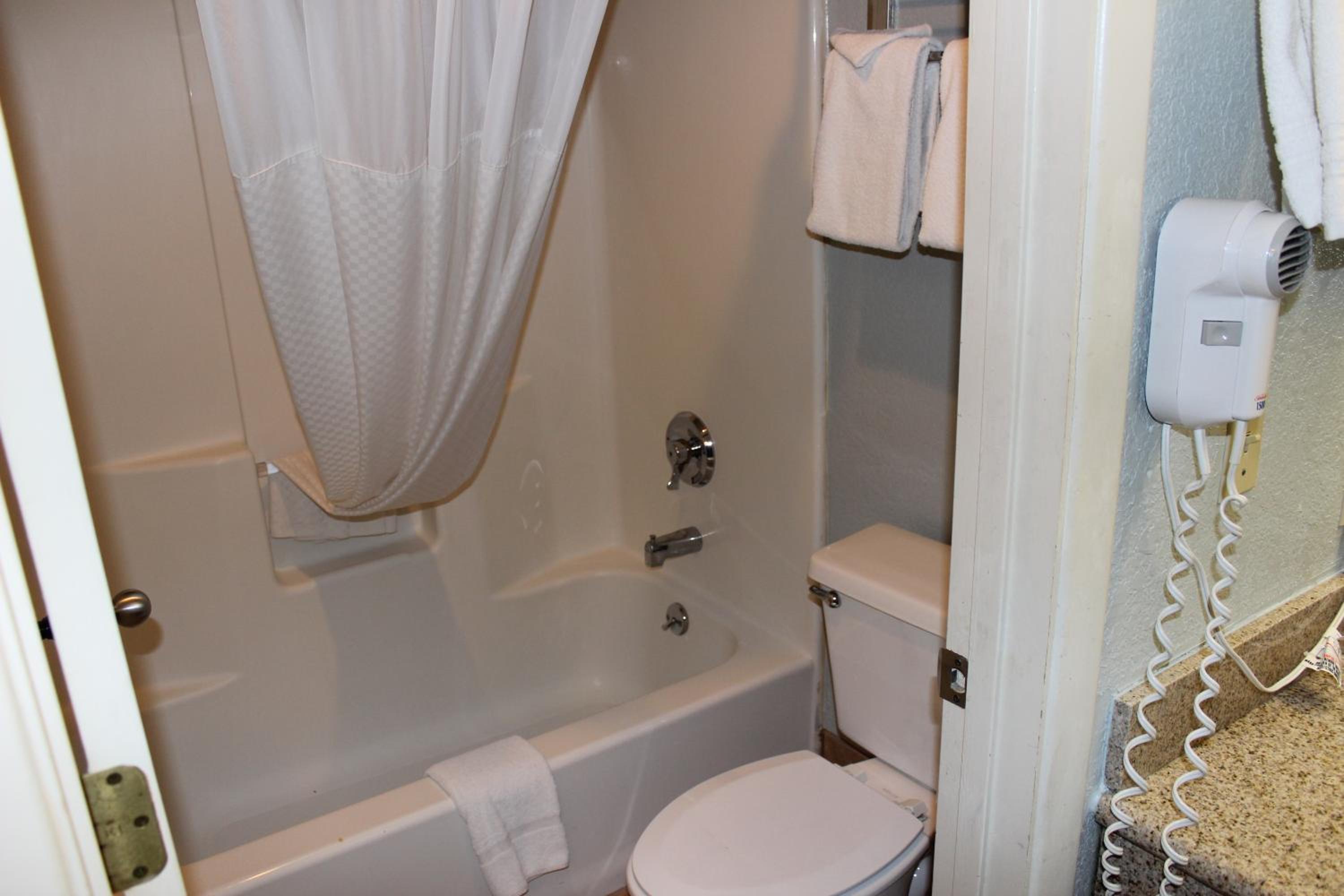 King Room - Non-Smoking photo 2