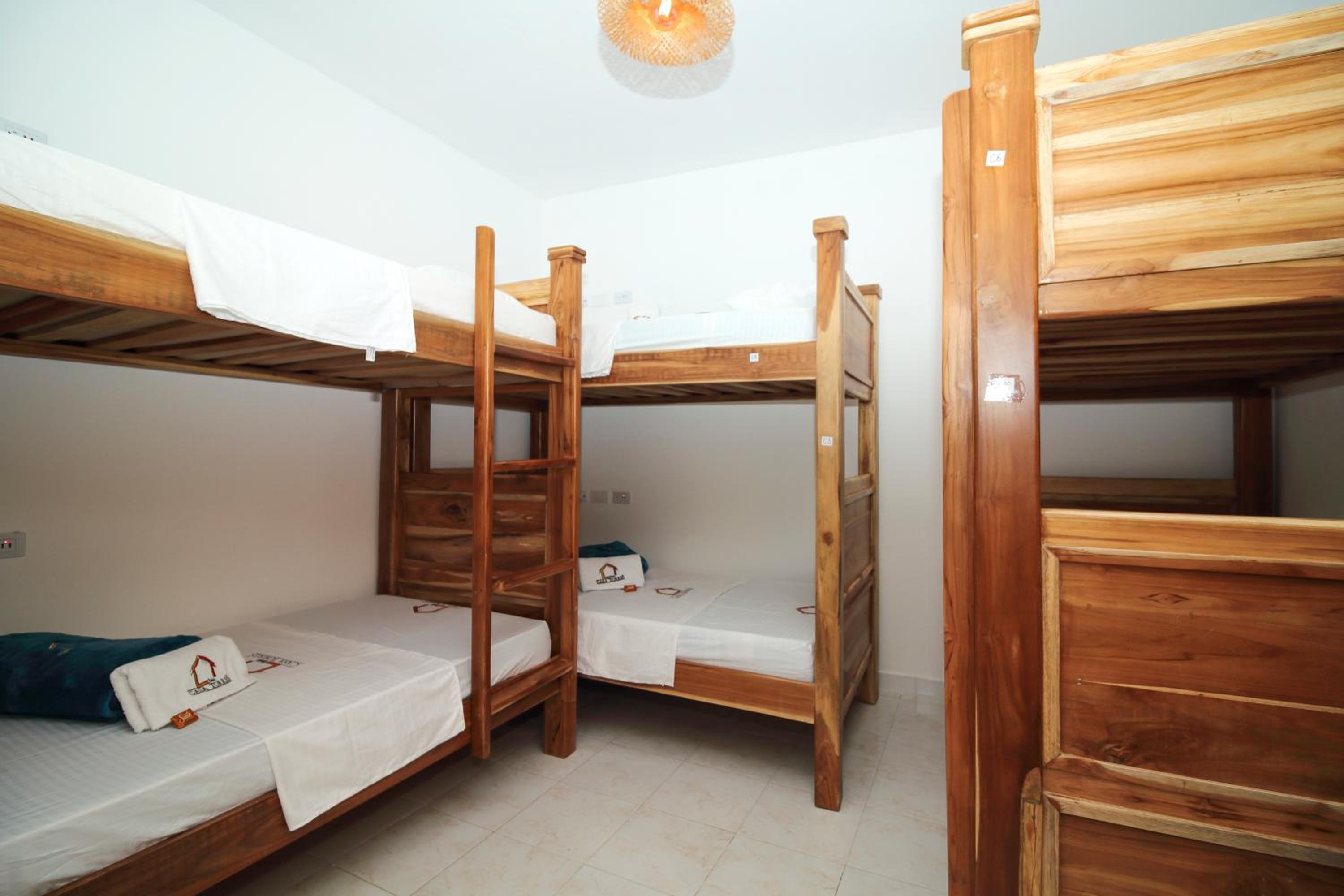 Bed in 6-Bed Mixed Dormitory Room photo 2
