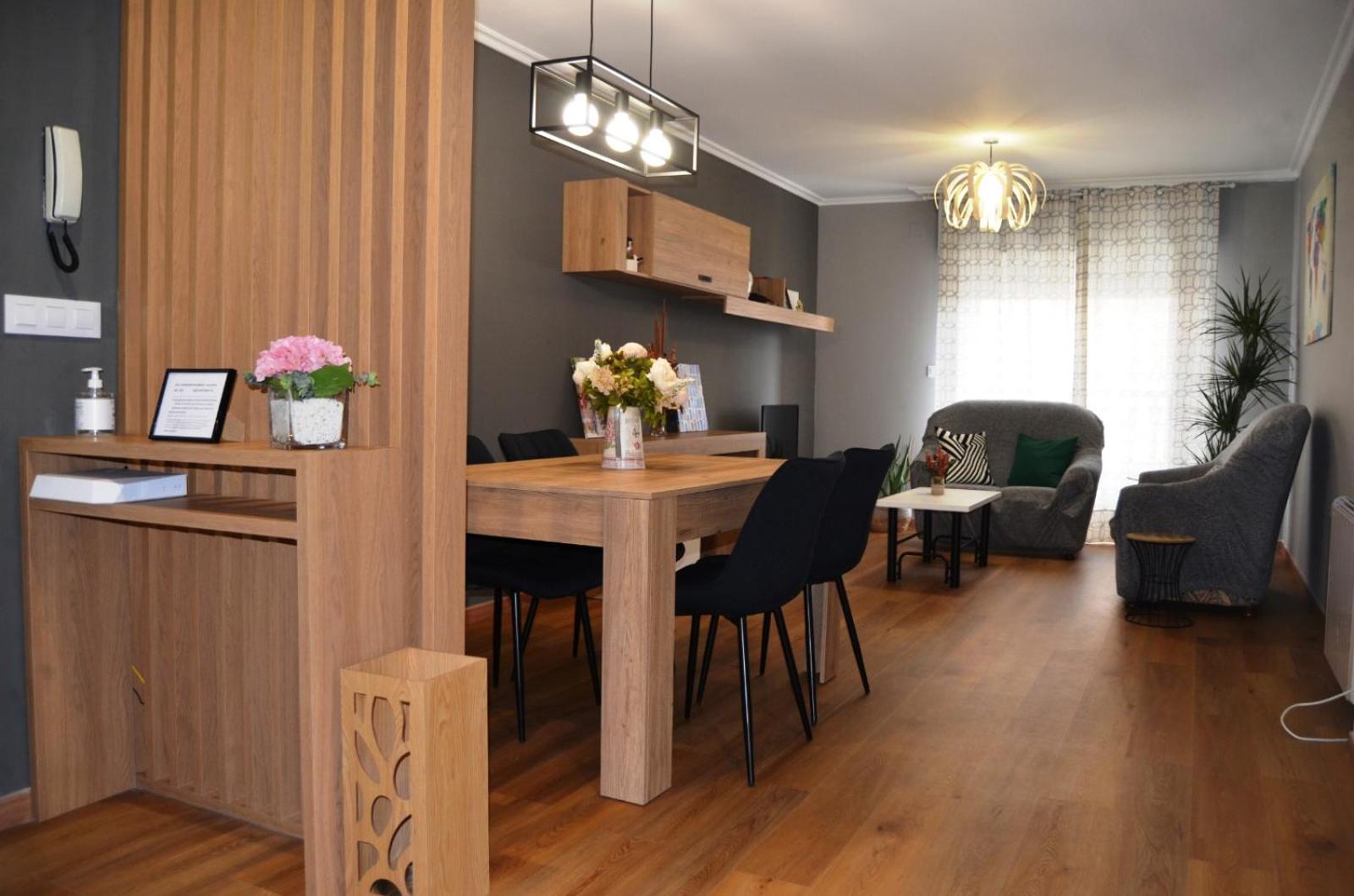 Apartment with Balcony - Photo 7