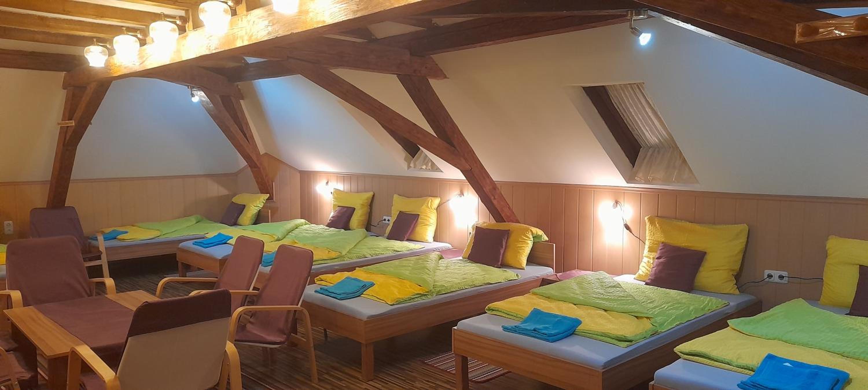10-Bed Mixed Dormitory Room photo 2