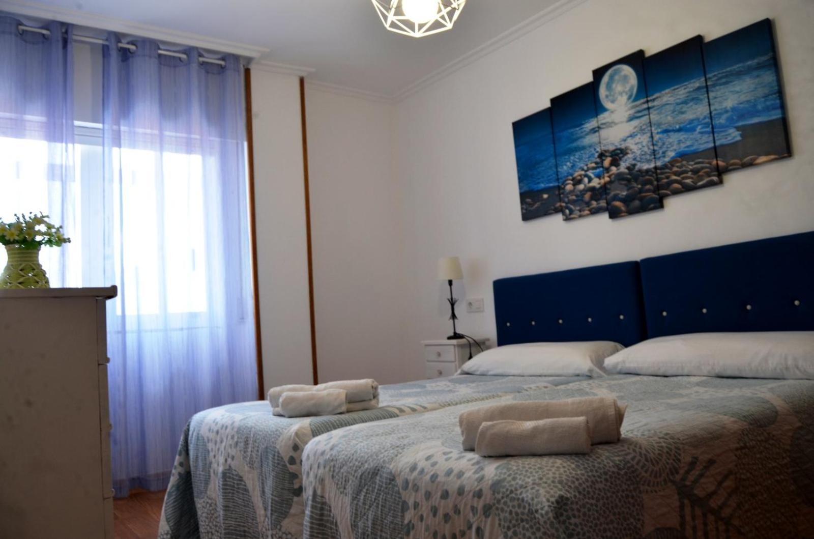 Apartment with Balcony - Photo 4
