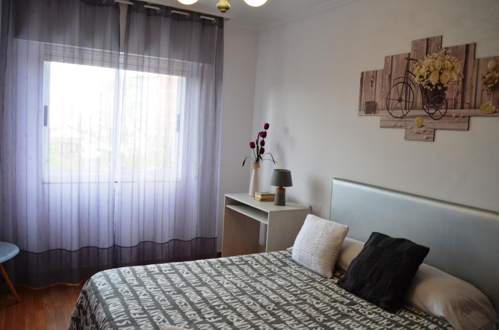 Apartment with Balcony - Photo 5