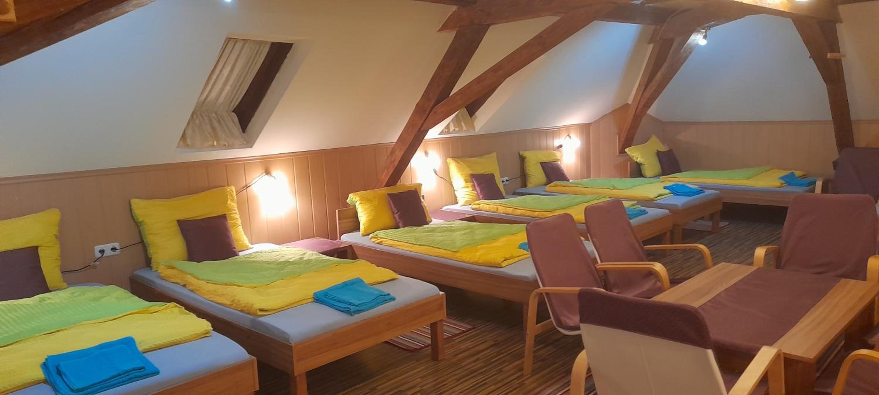 10-Bed Mixed Dormitory Room photo 3