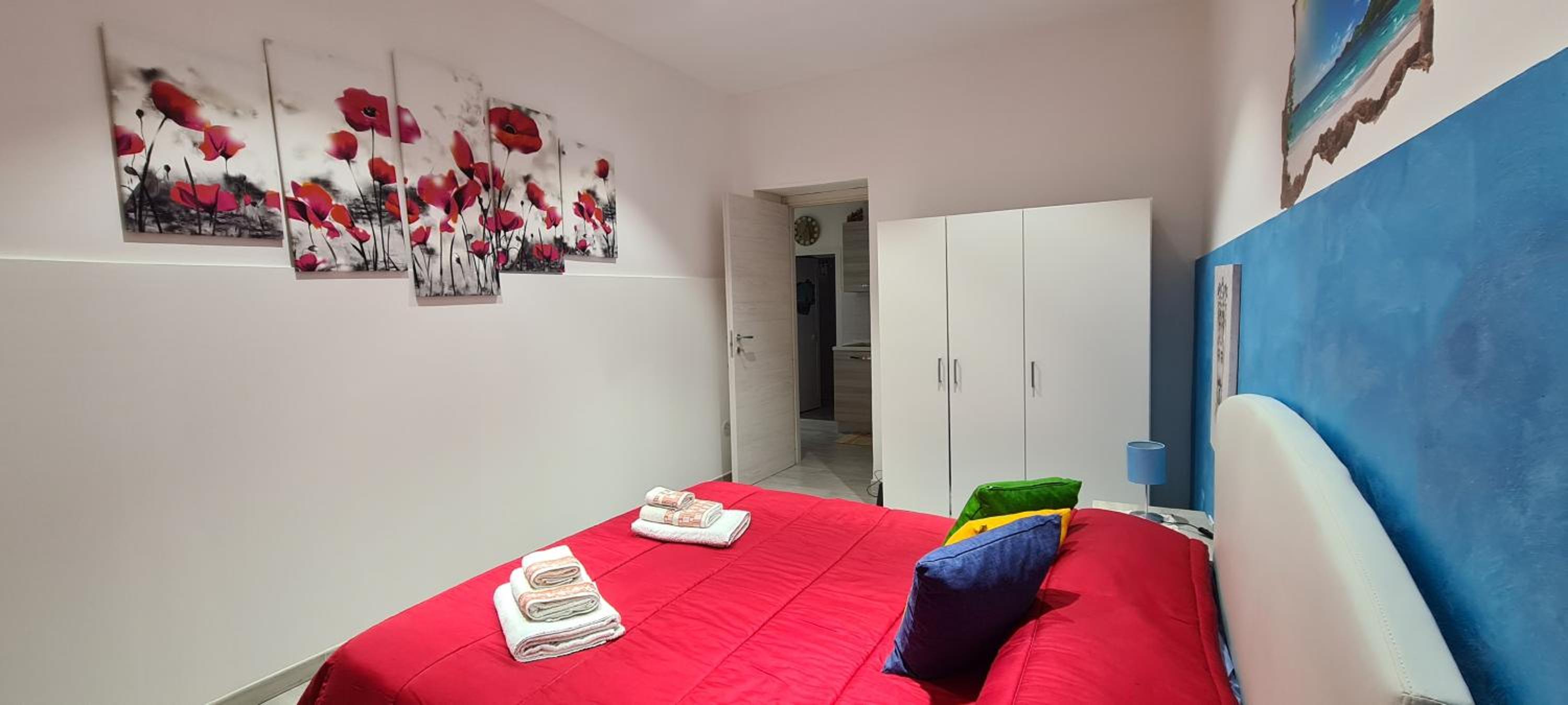 One-Bedroom Apartment photo 1