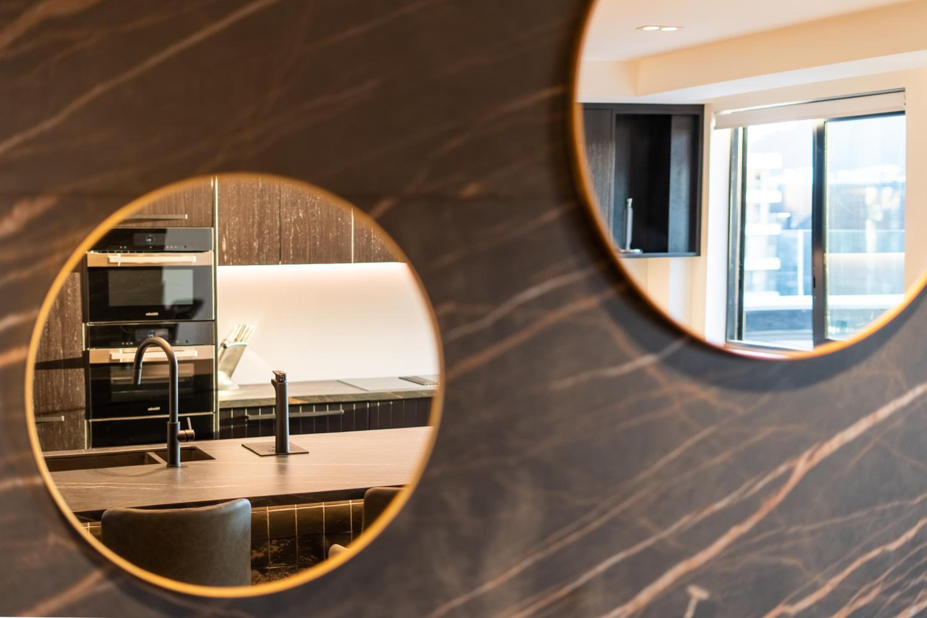 Luxury Penthouse with City View - Photo 17