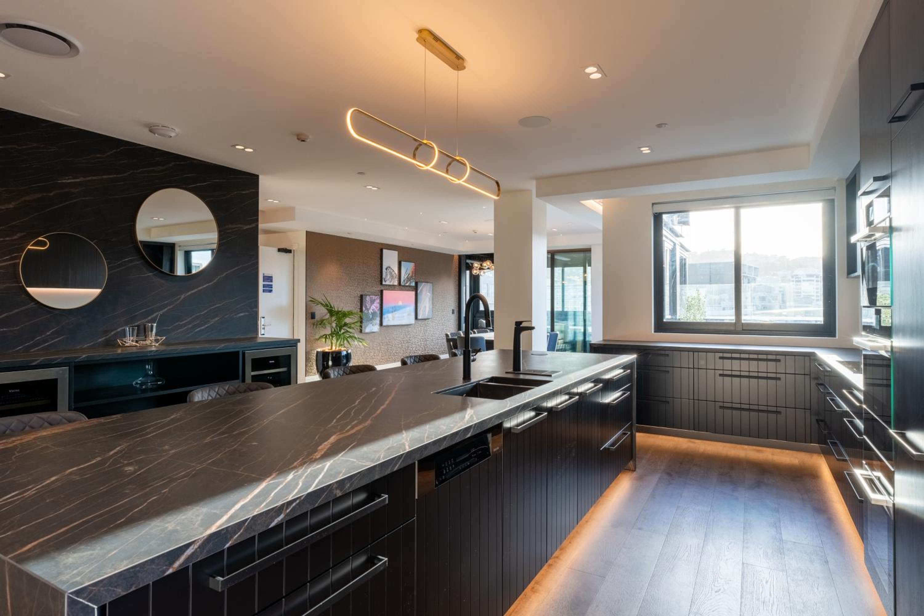 Luxury Penthouse with City View - Photo 19