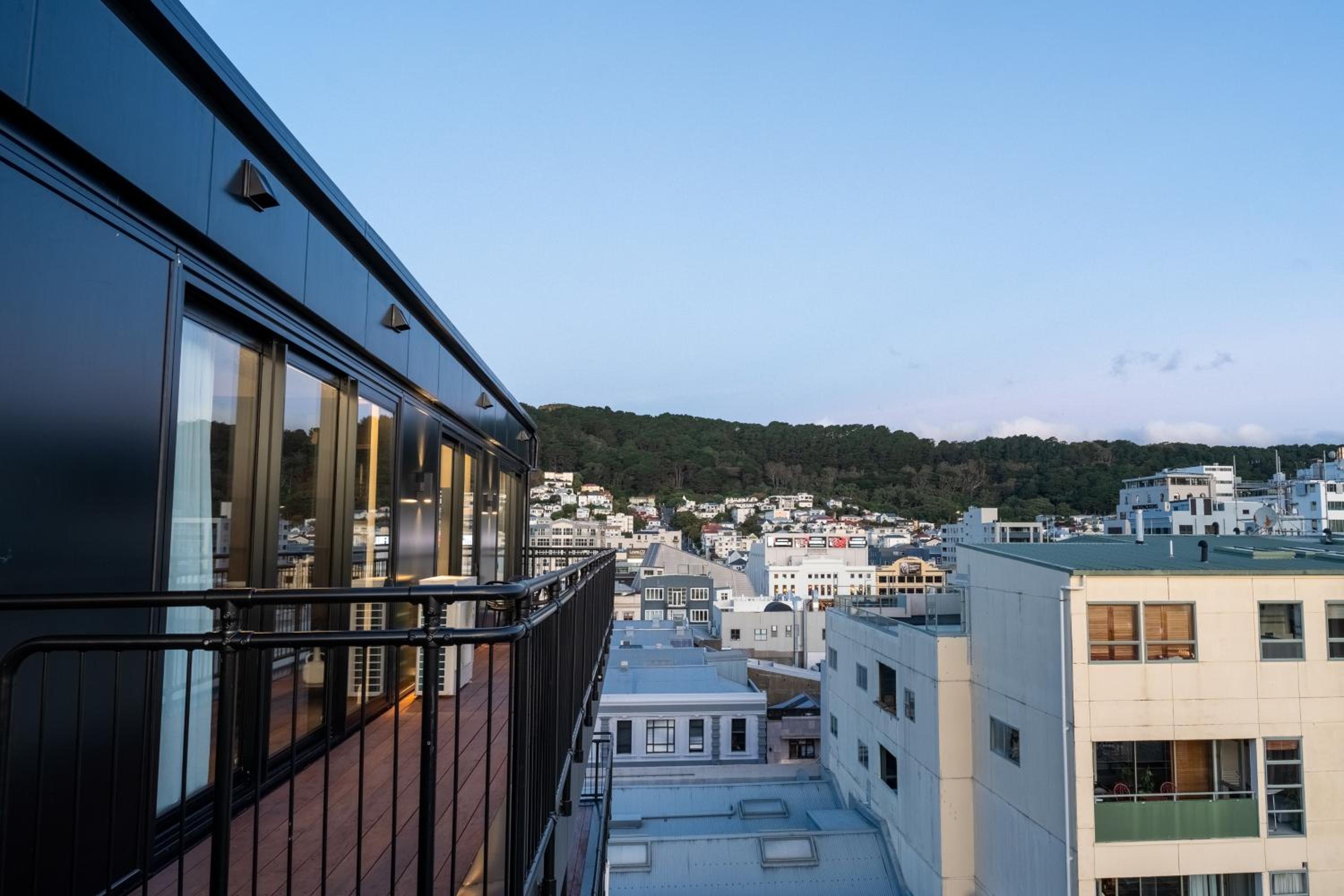 Luxury Penthouse with City View - Photo 14