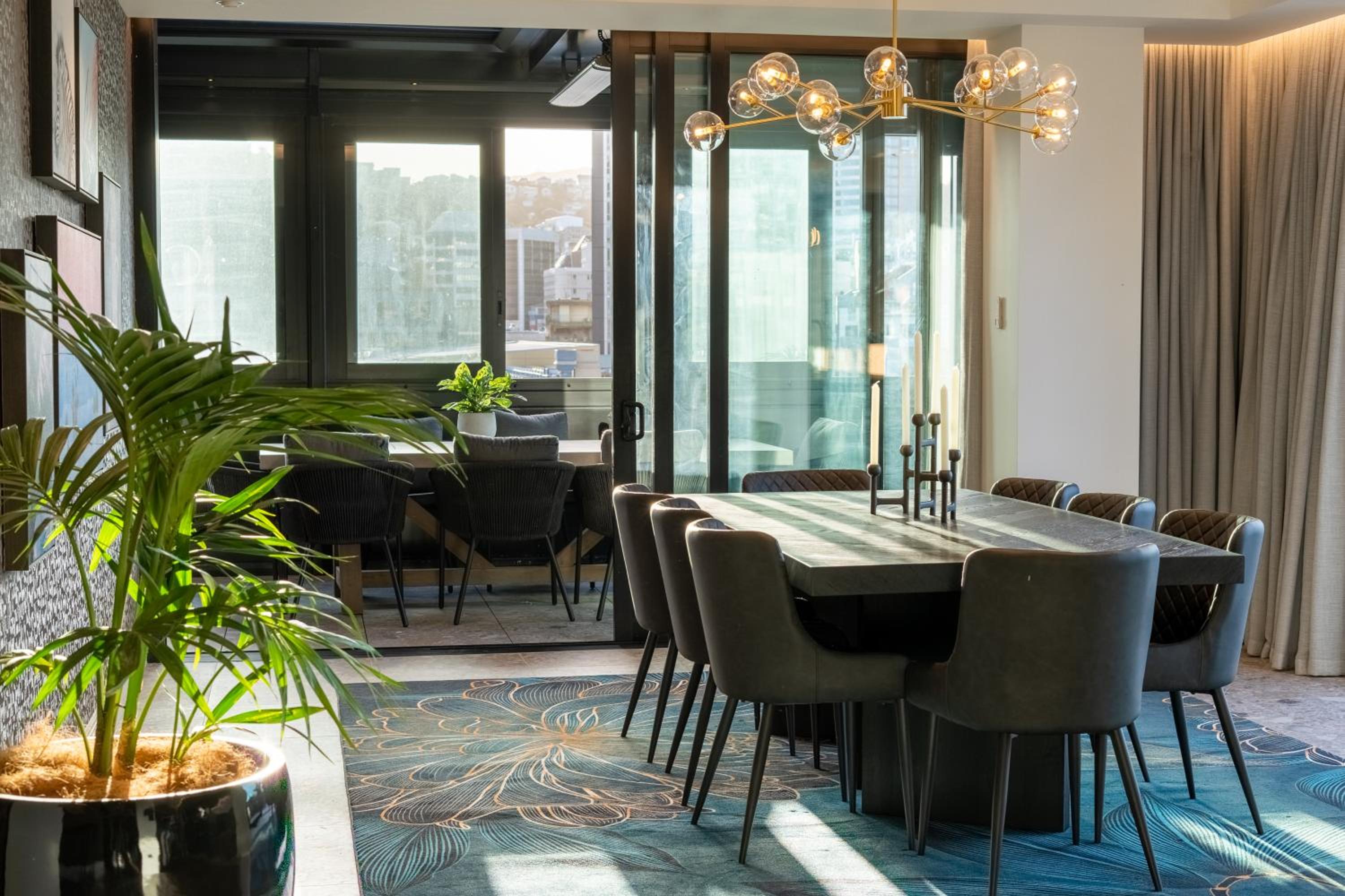 Luxury Penthouse with City View - Photo 3