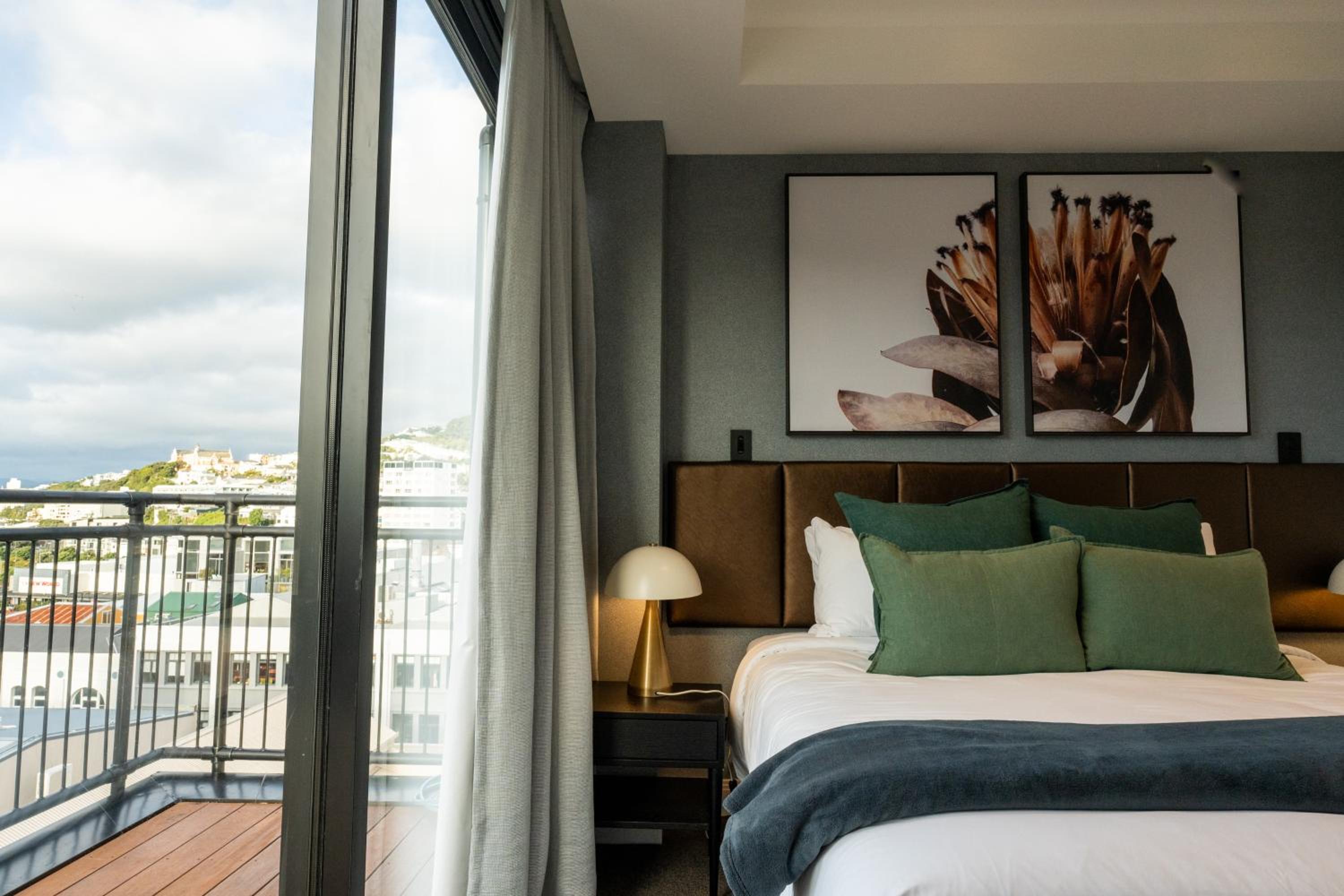 Luxury Penthouse with City View - Photo 10