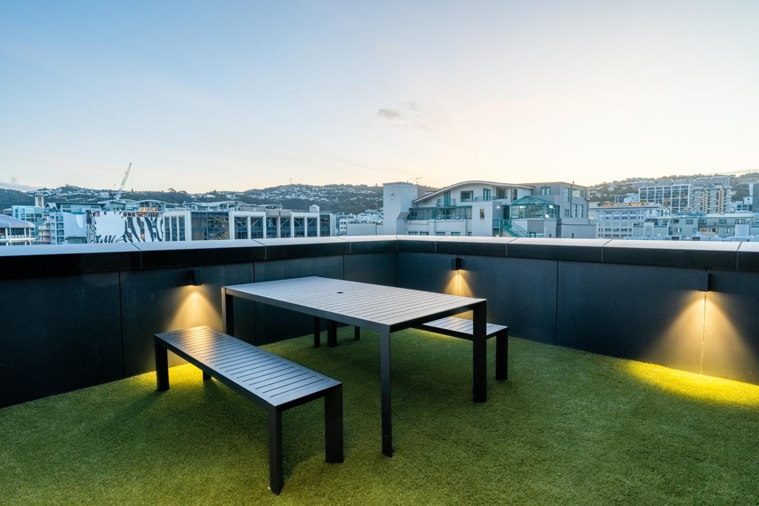 Luxury Penthouse with City View - Photo 2