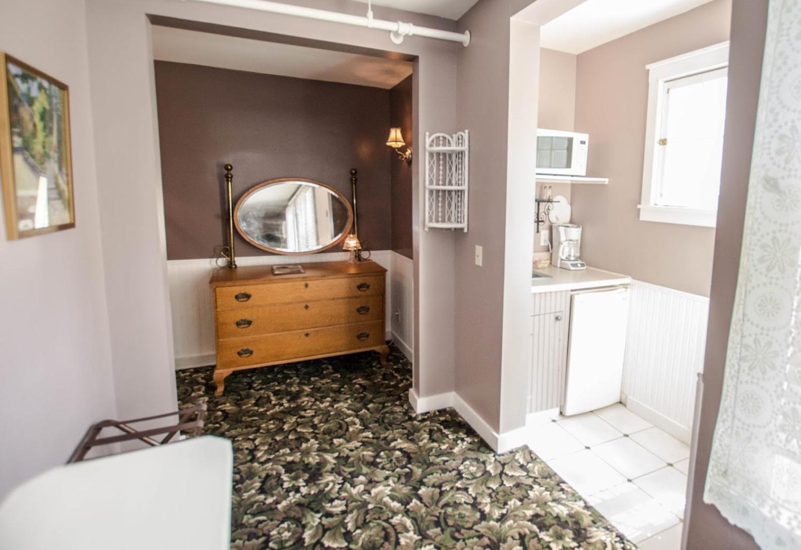 King Suite with Spa Bath - Photo 3