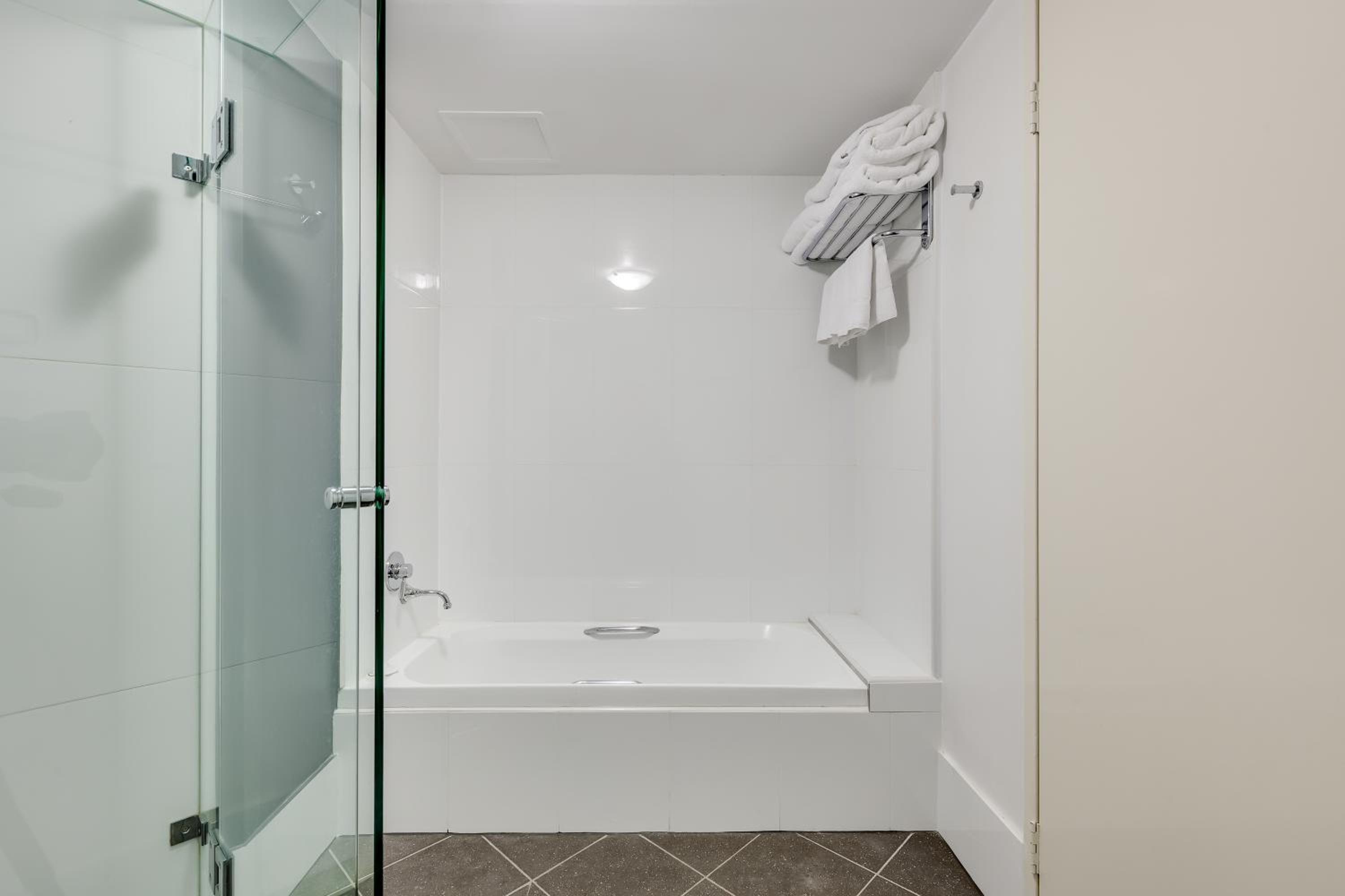 Two-Bedroom Apartment - Photo 5