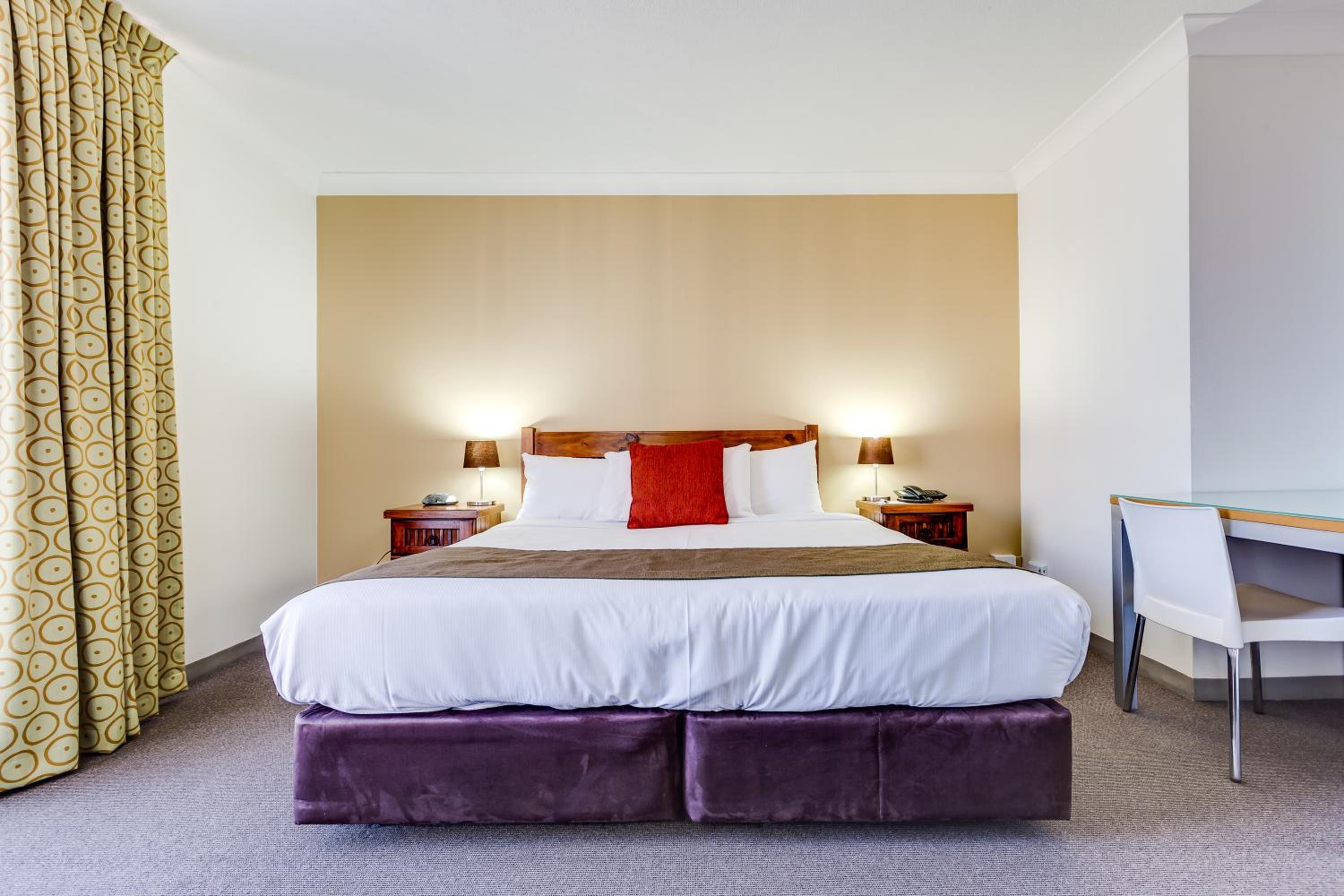Hotel Room - Photo 1