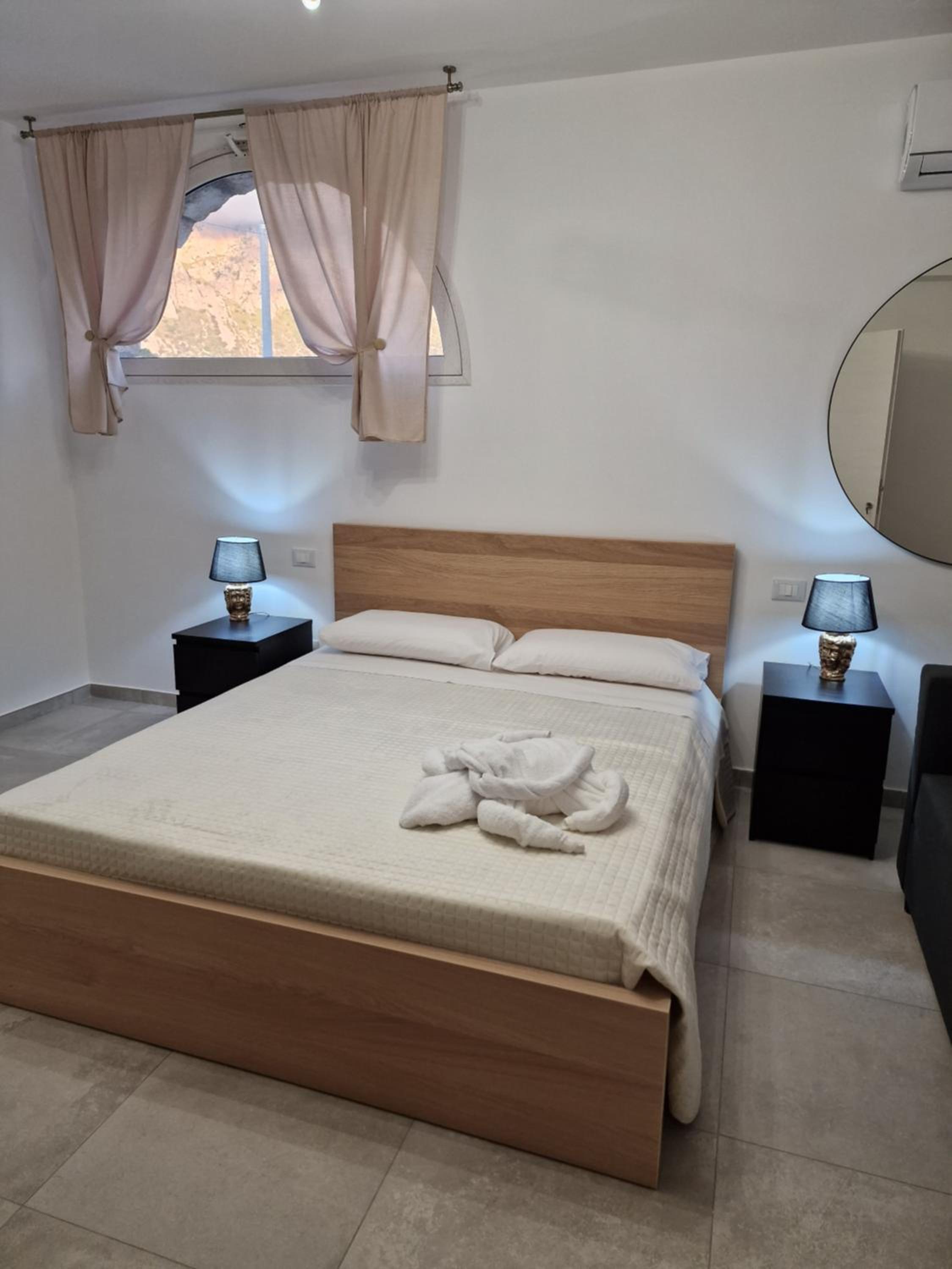 Large Double Room photo 1
