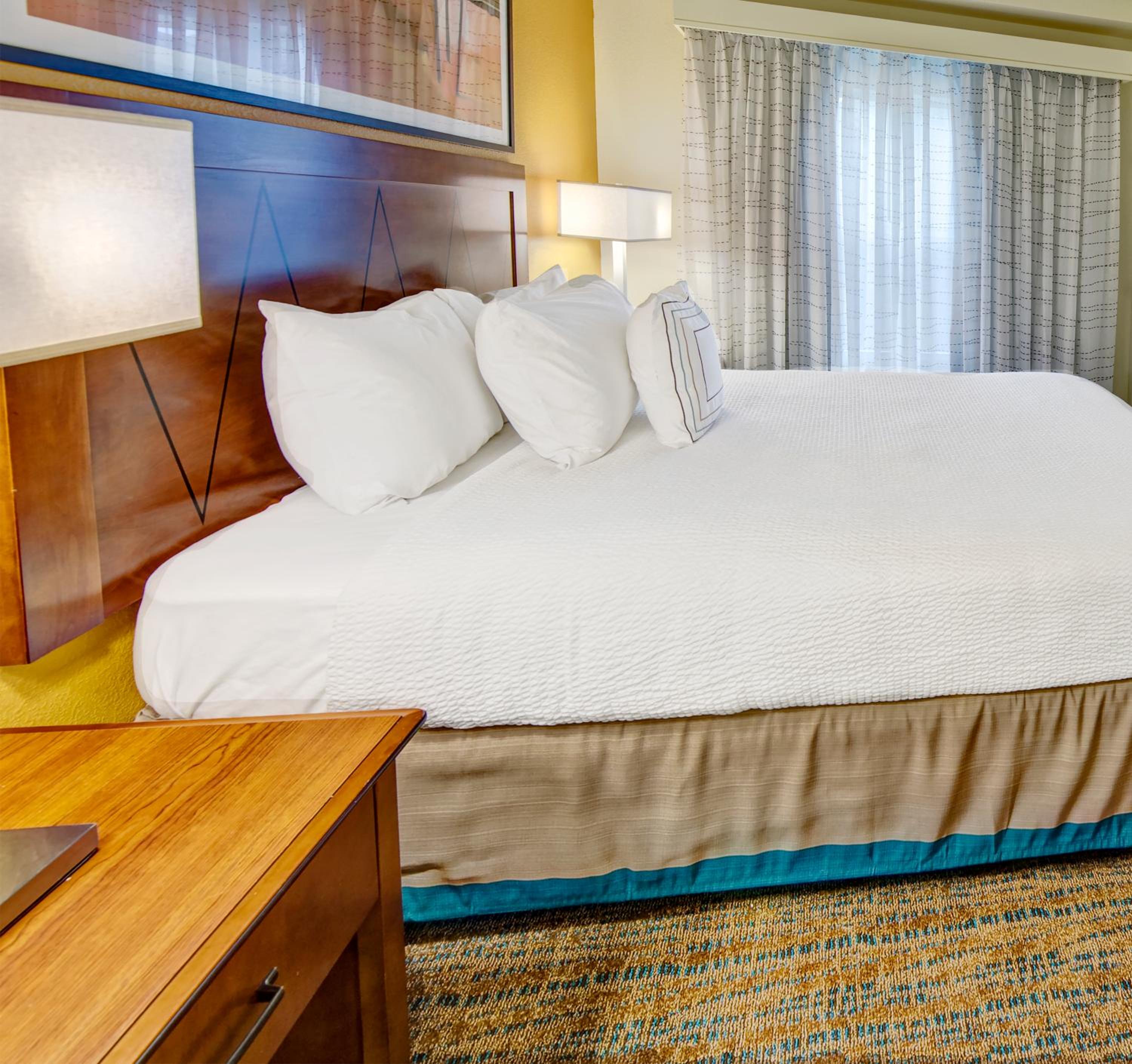 Deluxe King Studio with Sofa Bed - Photo 1