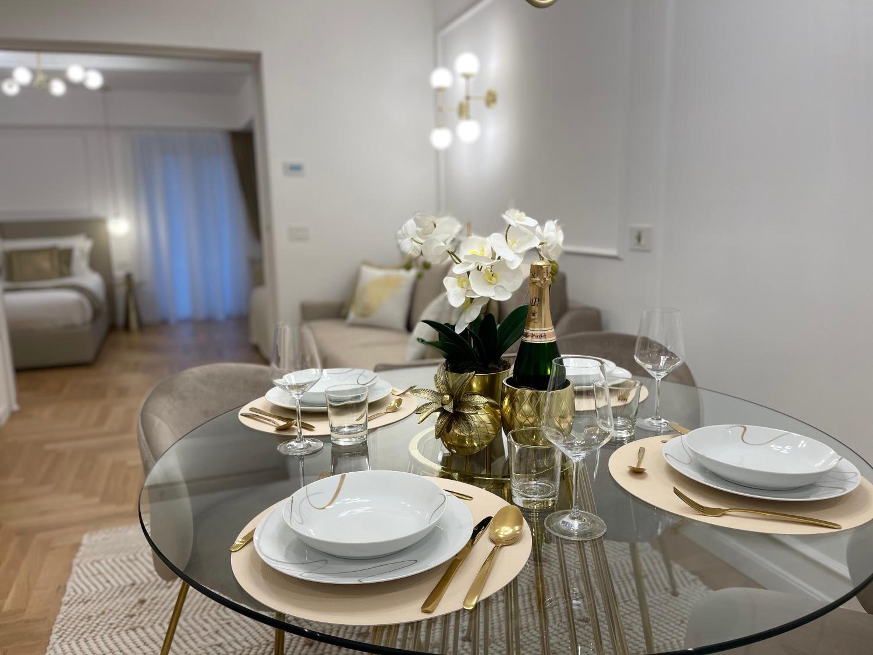 Queen Suite - Photo 2