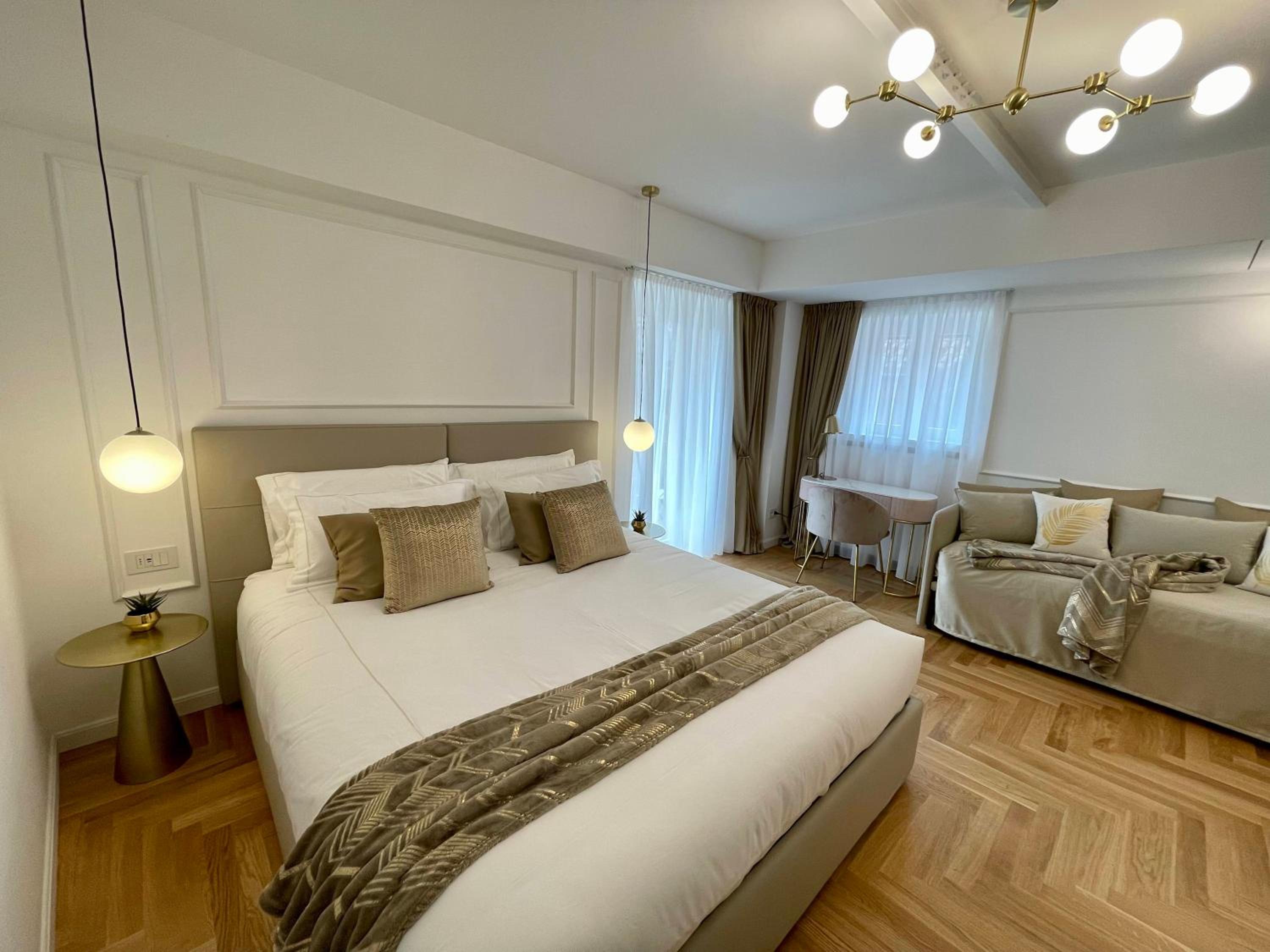 Queen Suite - Photo 28