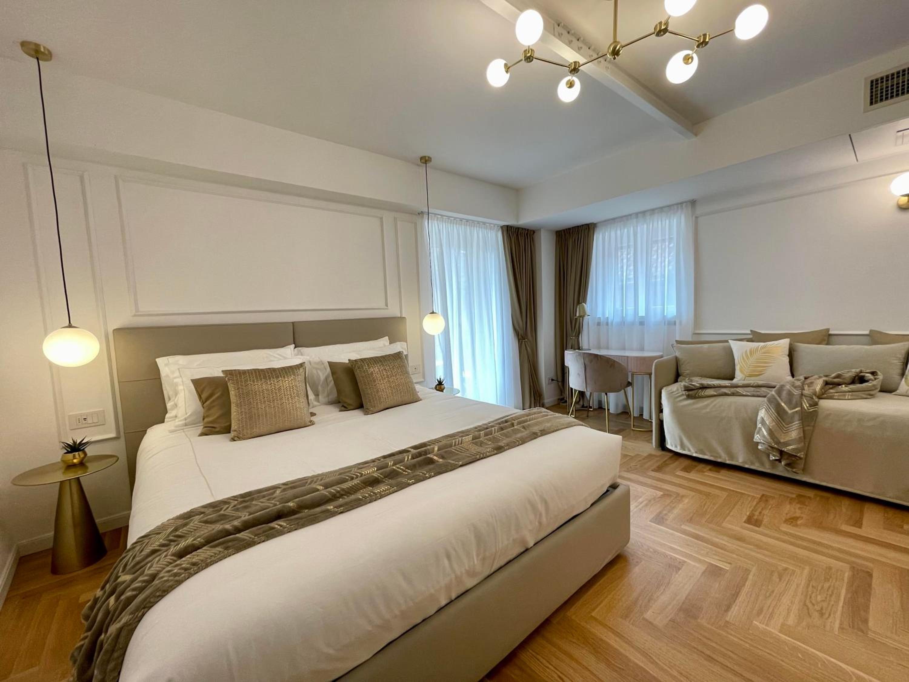 Queen Suite - Photo 30