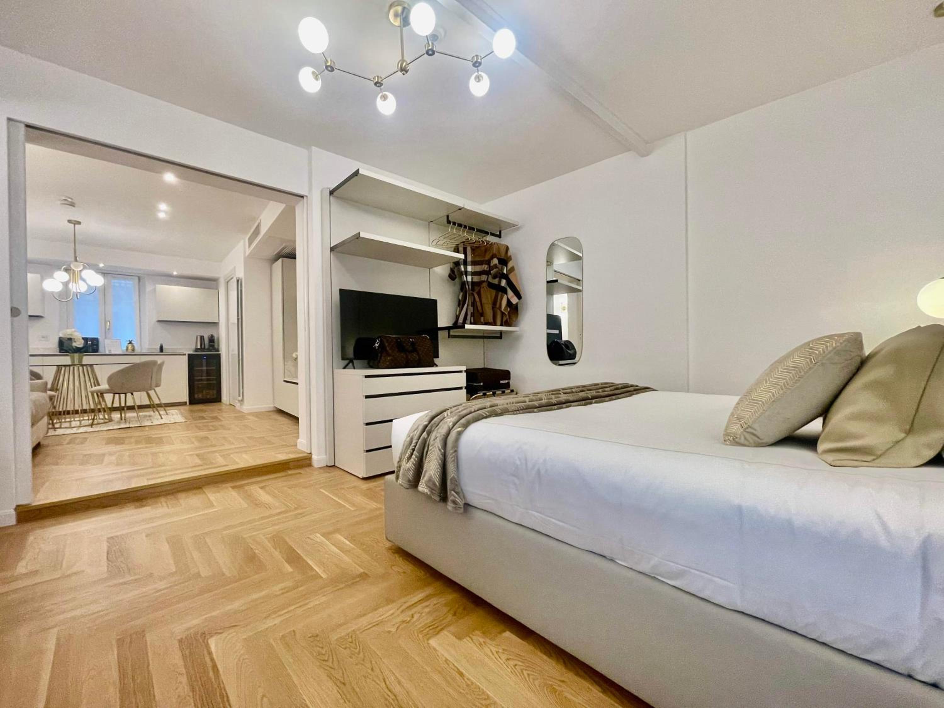 Queen Suite - Photo 16