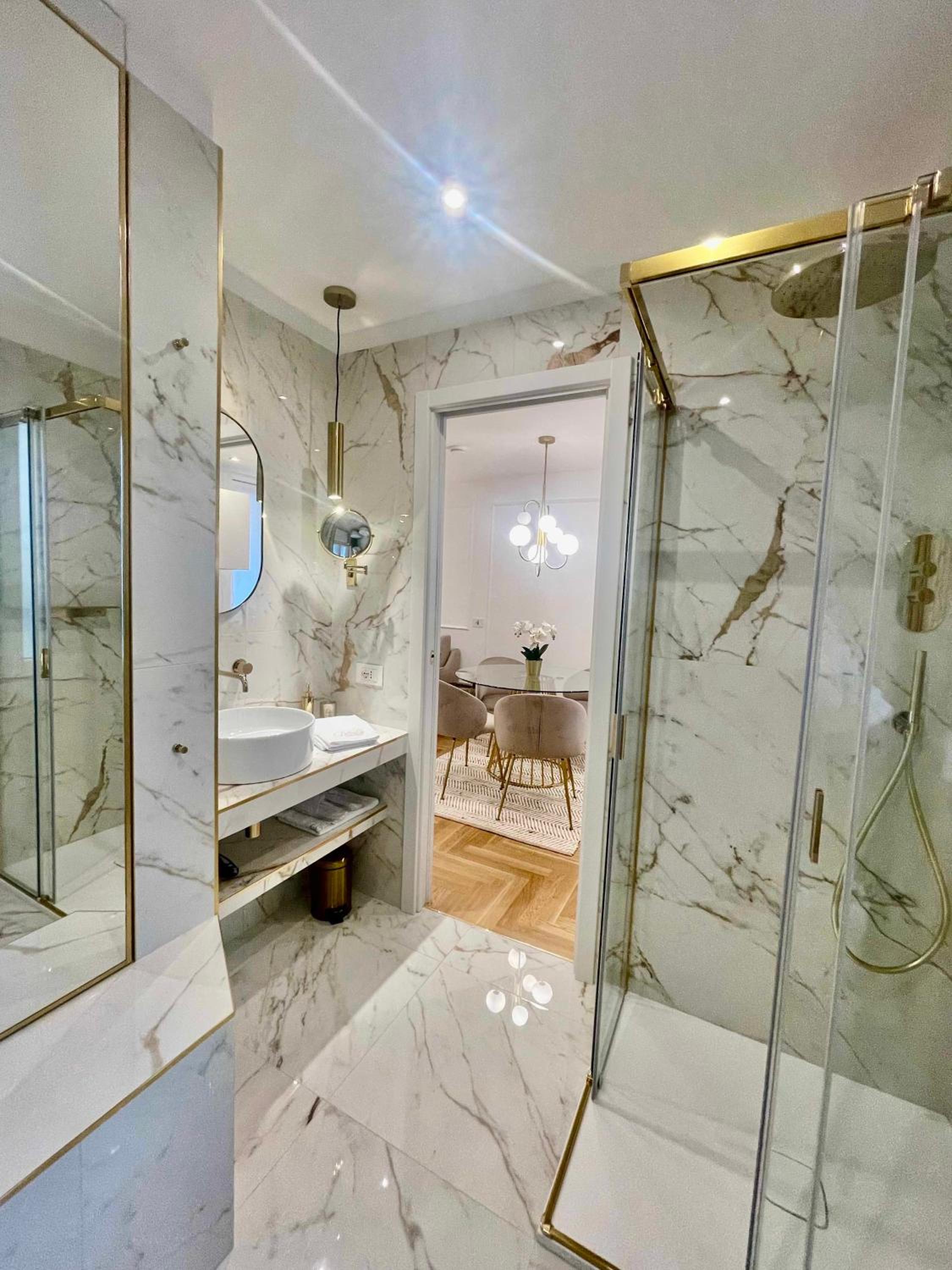 Queen Suite - Photo 36