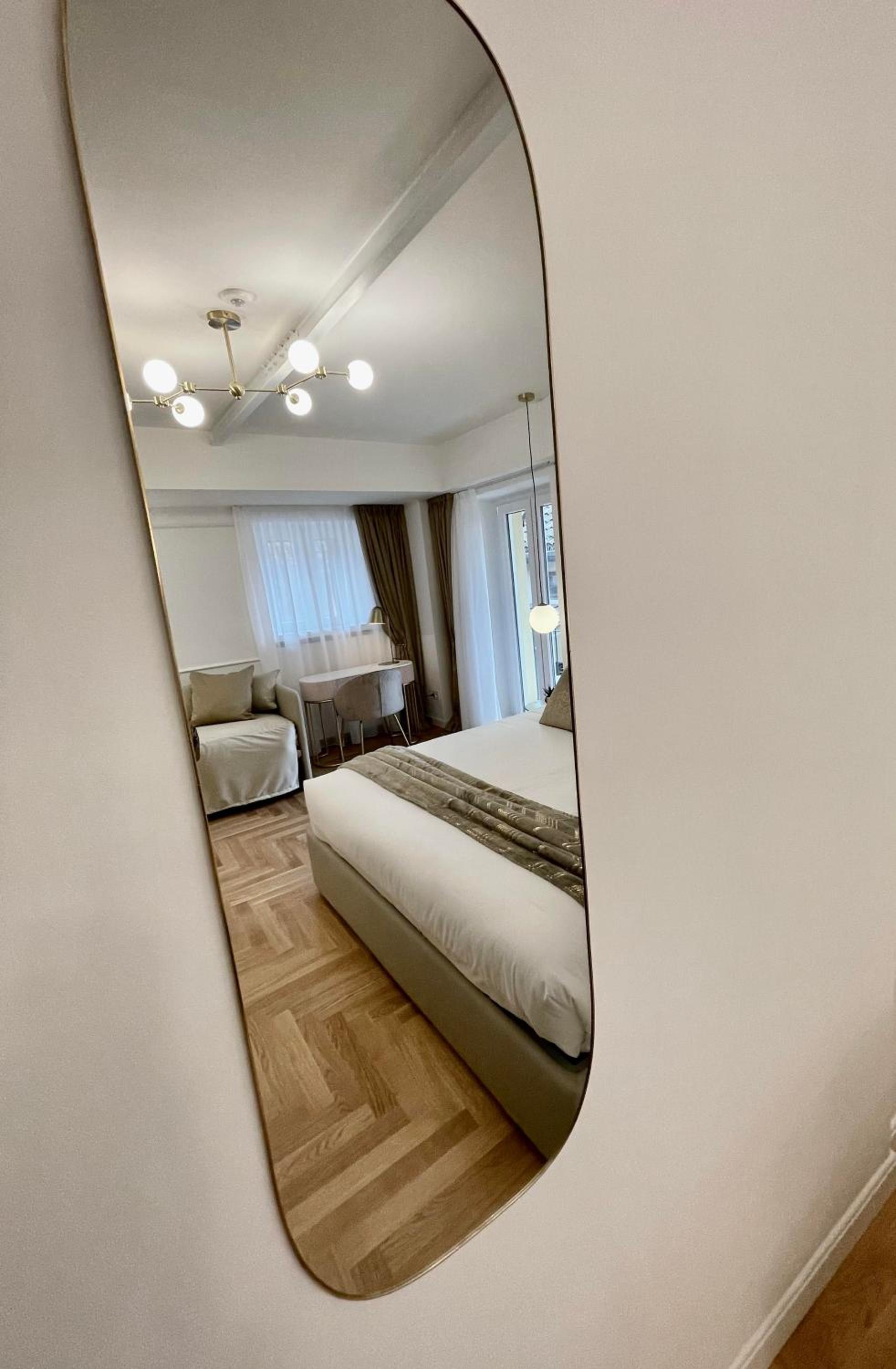 Queen Suite - Photo 8